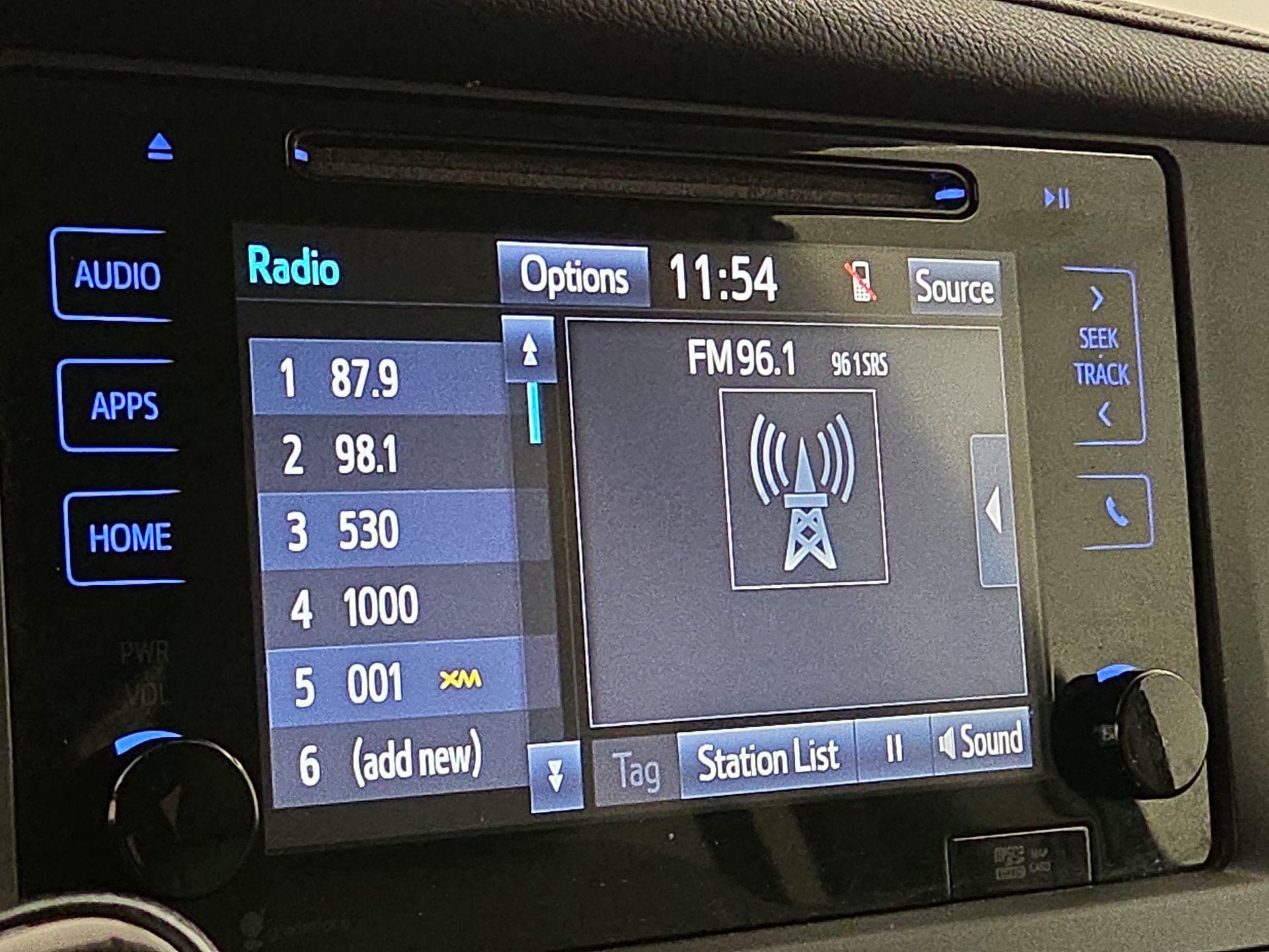 Thumbnail: 2015 Toyota Sienna - 16