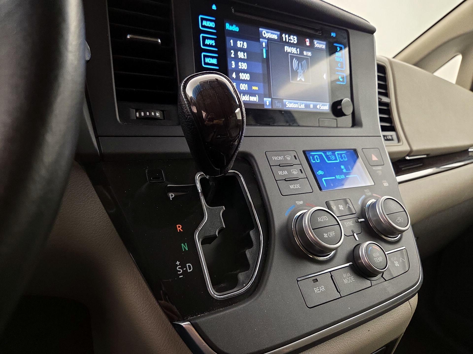 Thumbnail: 2015 Toyota Sienna - 18