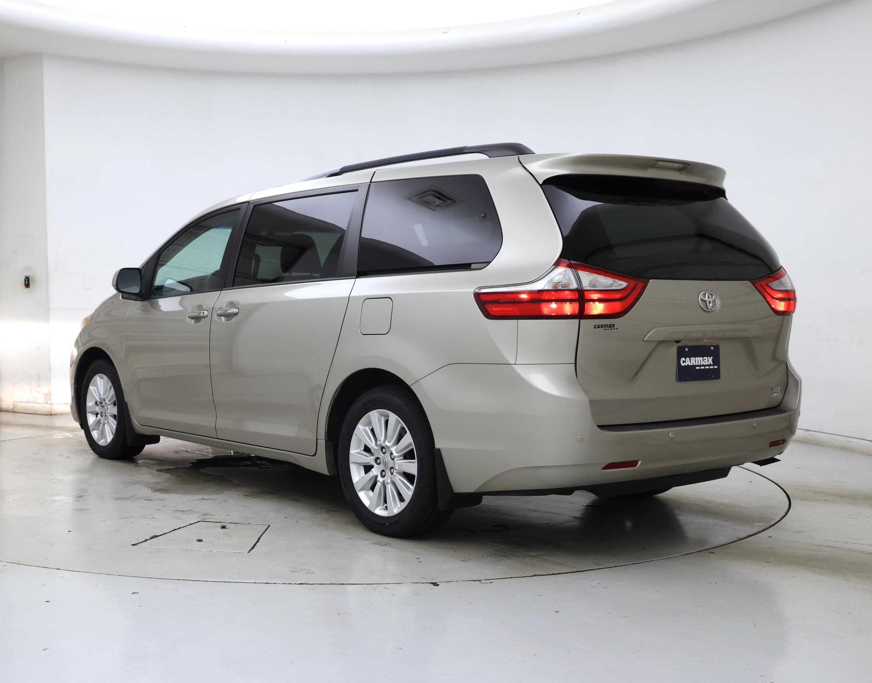 Thumbnail: 2015 Toyota Sienna - 2