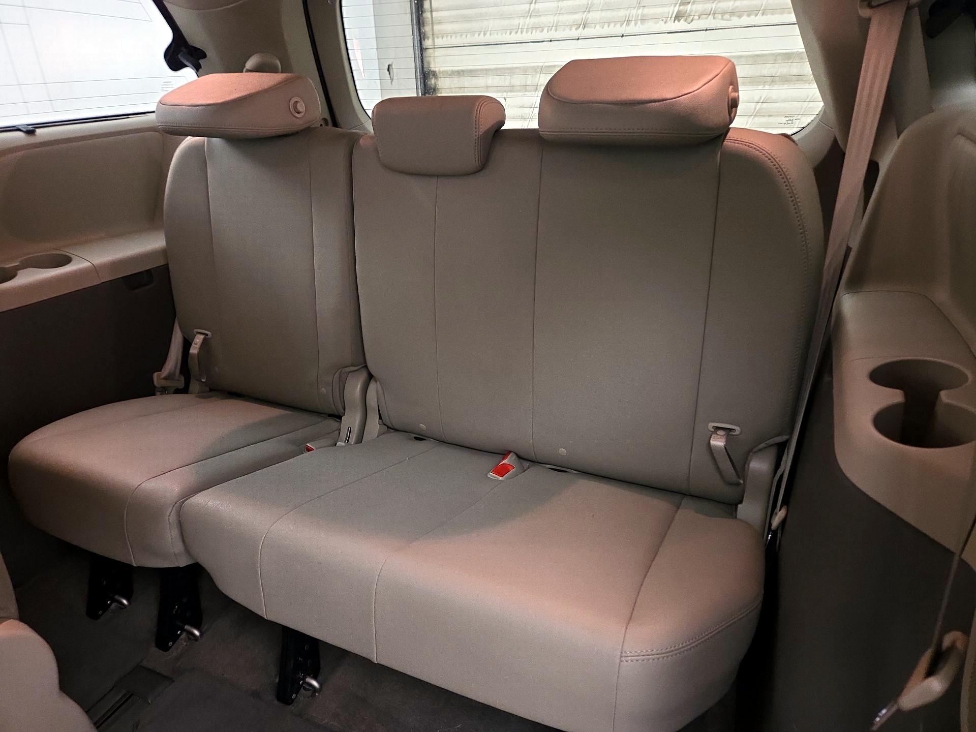 Thumbnail: 2015 Toyota Sienna - 20