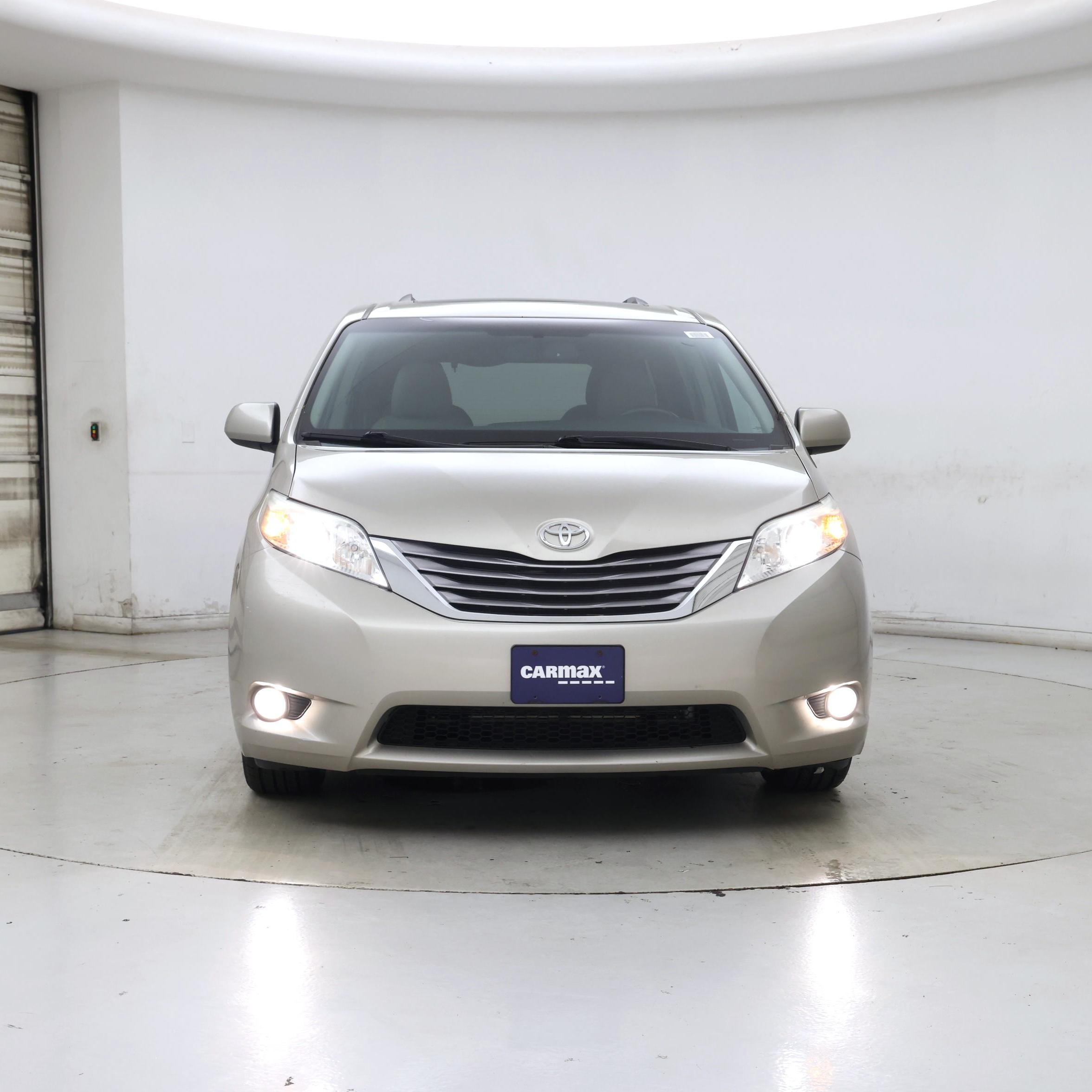Thumbnail: 2015 Toyota Sienna - 5