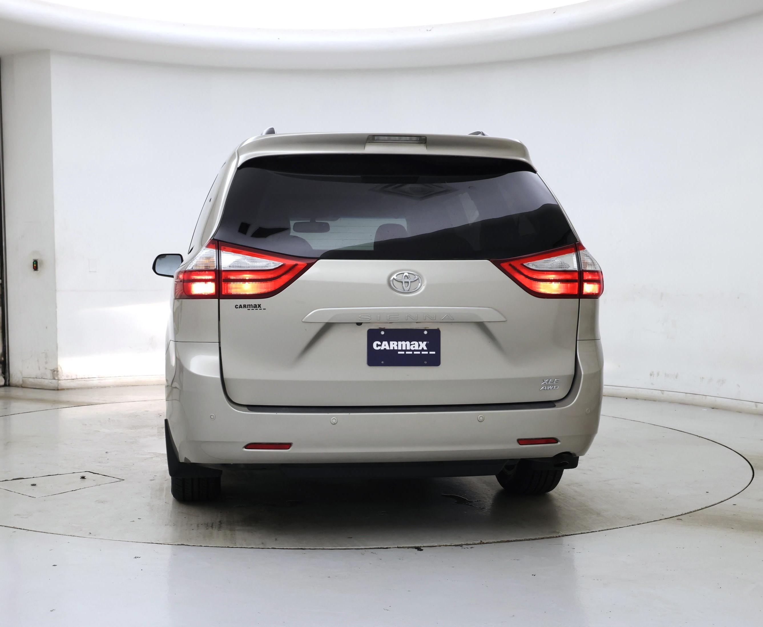 Thumbnail: 2015 Toyota Sienna - 6
