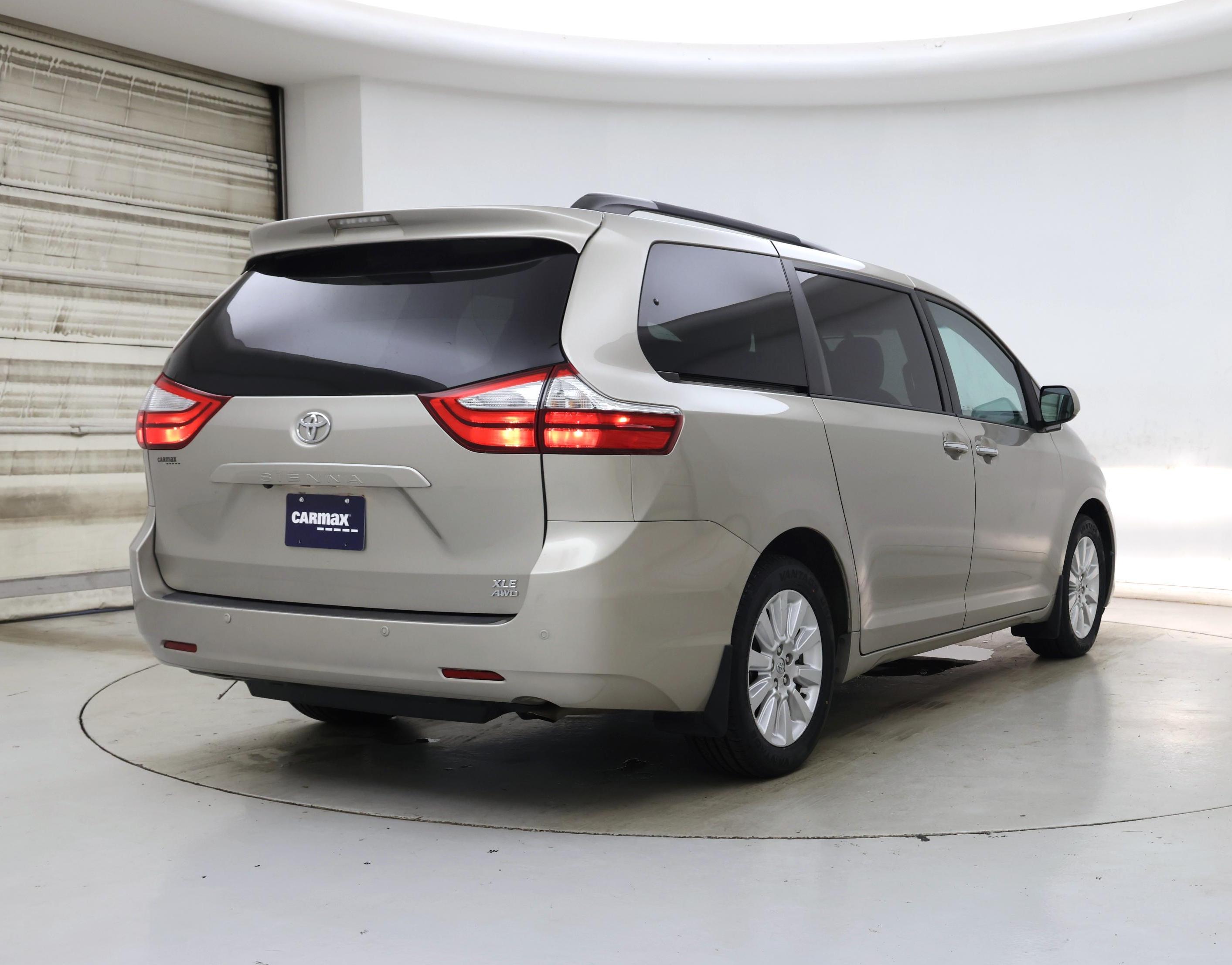 Thumbnail: 2015 Toyota Sienna - 8