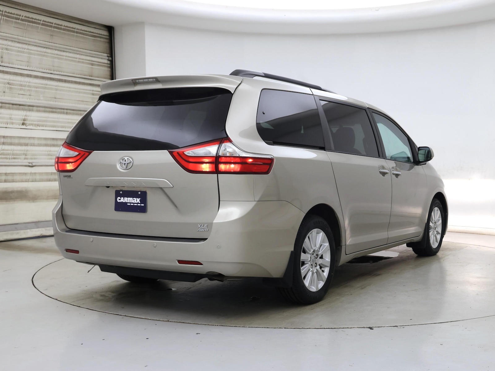 2015 Toyota Sienna XLE - Photo 9