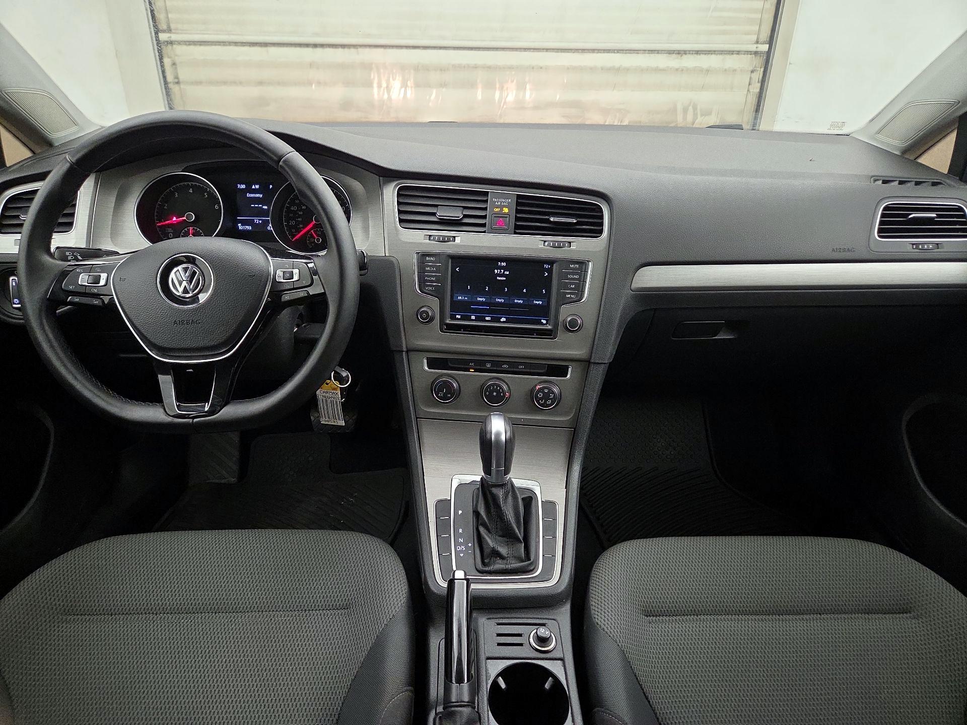 Thumbnail: 2017 Volkswagen Golf - 9