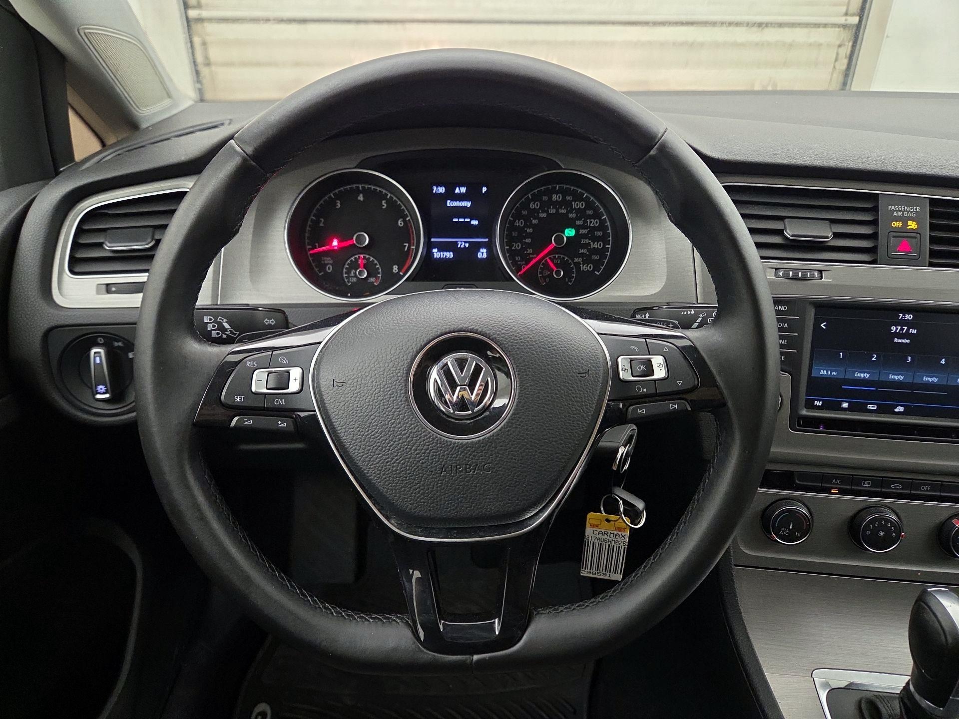 Thumbnail: 2017 Volkswagen Golf - 10