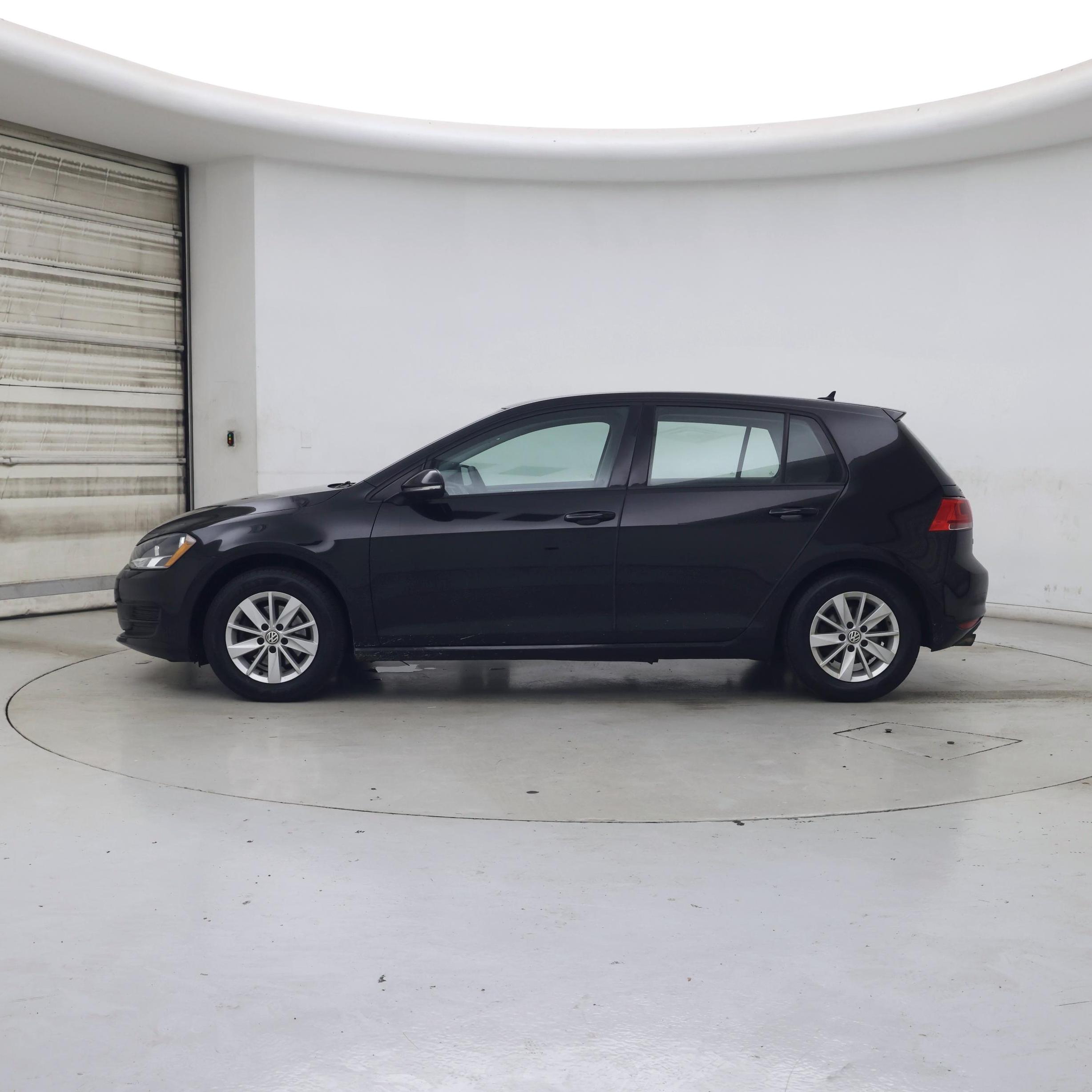 Thumbnail: 2017 Volkswagen Golf - 3