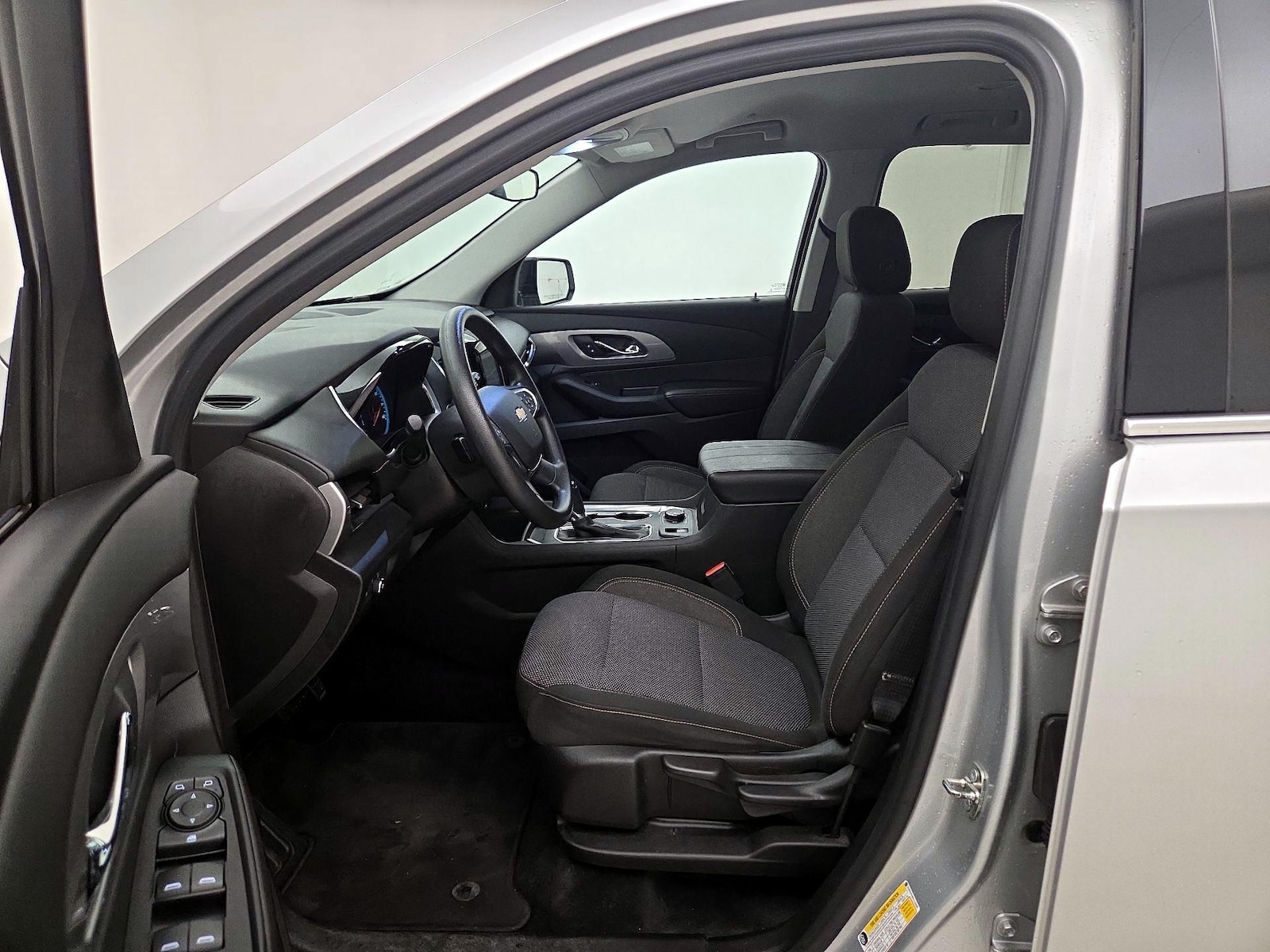 2018 Chevrolet Traverse LS - Photo 10