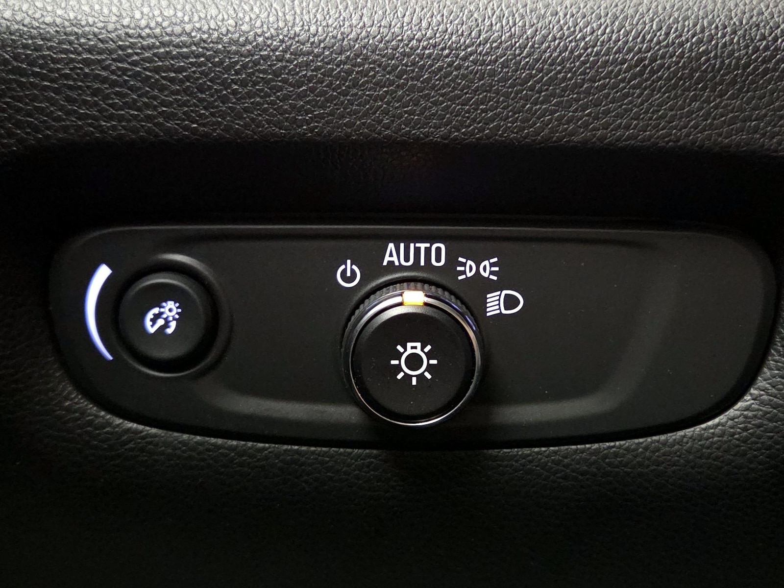 2018 Chevrolet Traverse LS - Photo 12