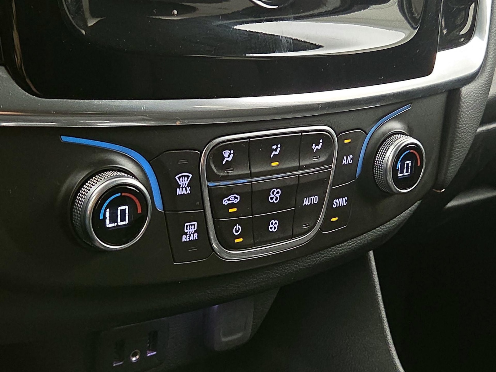2018 Chevrolet Traverse LS - Photo 15
