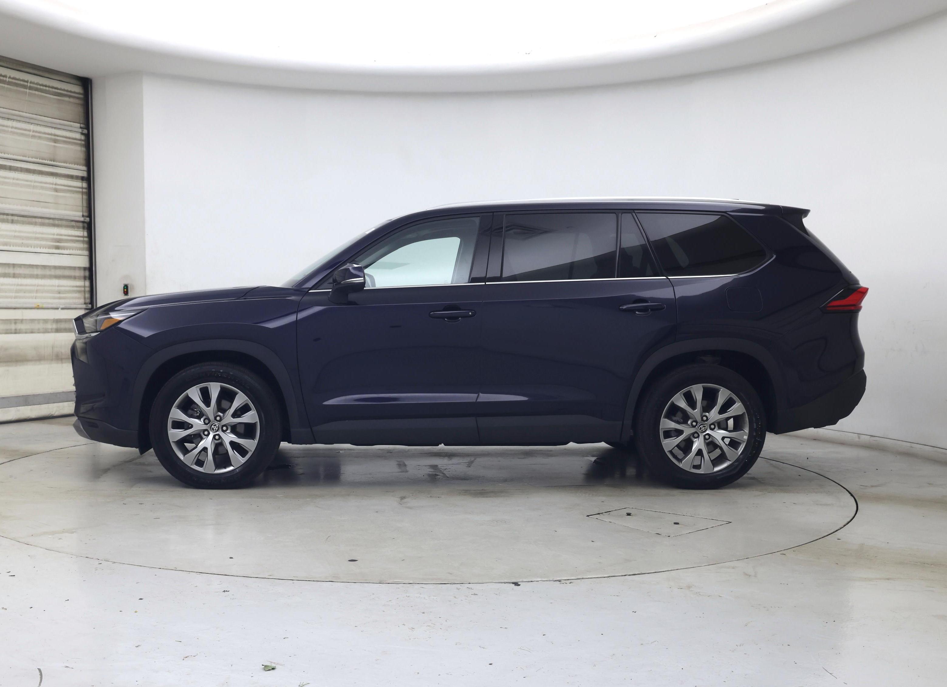 Thumbnail: 2024 Toyota Highlander - 3