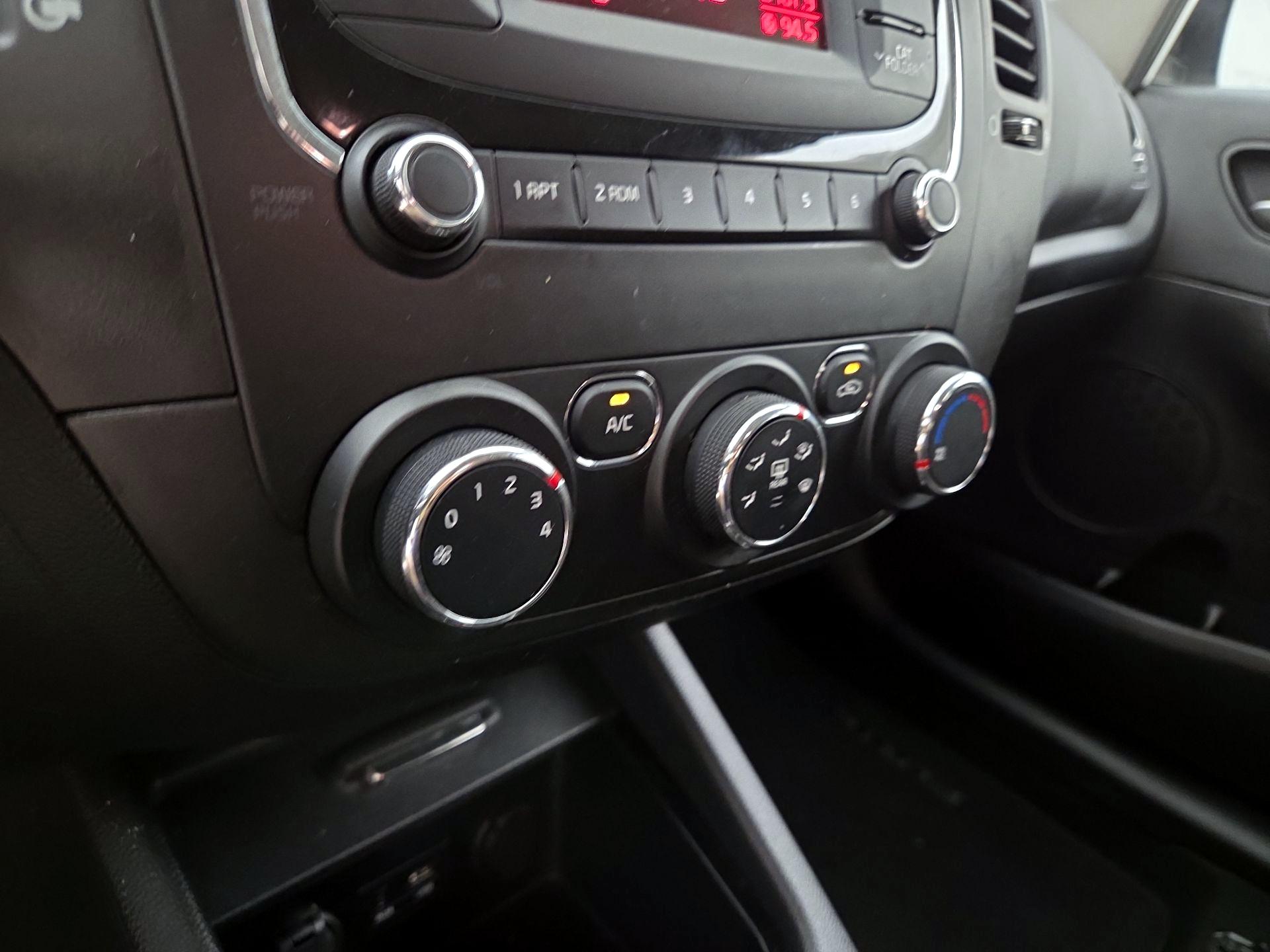 Thumbnail: 2017 Kia Forte - 15
