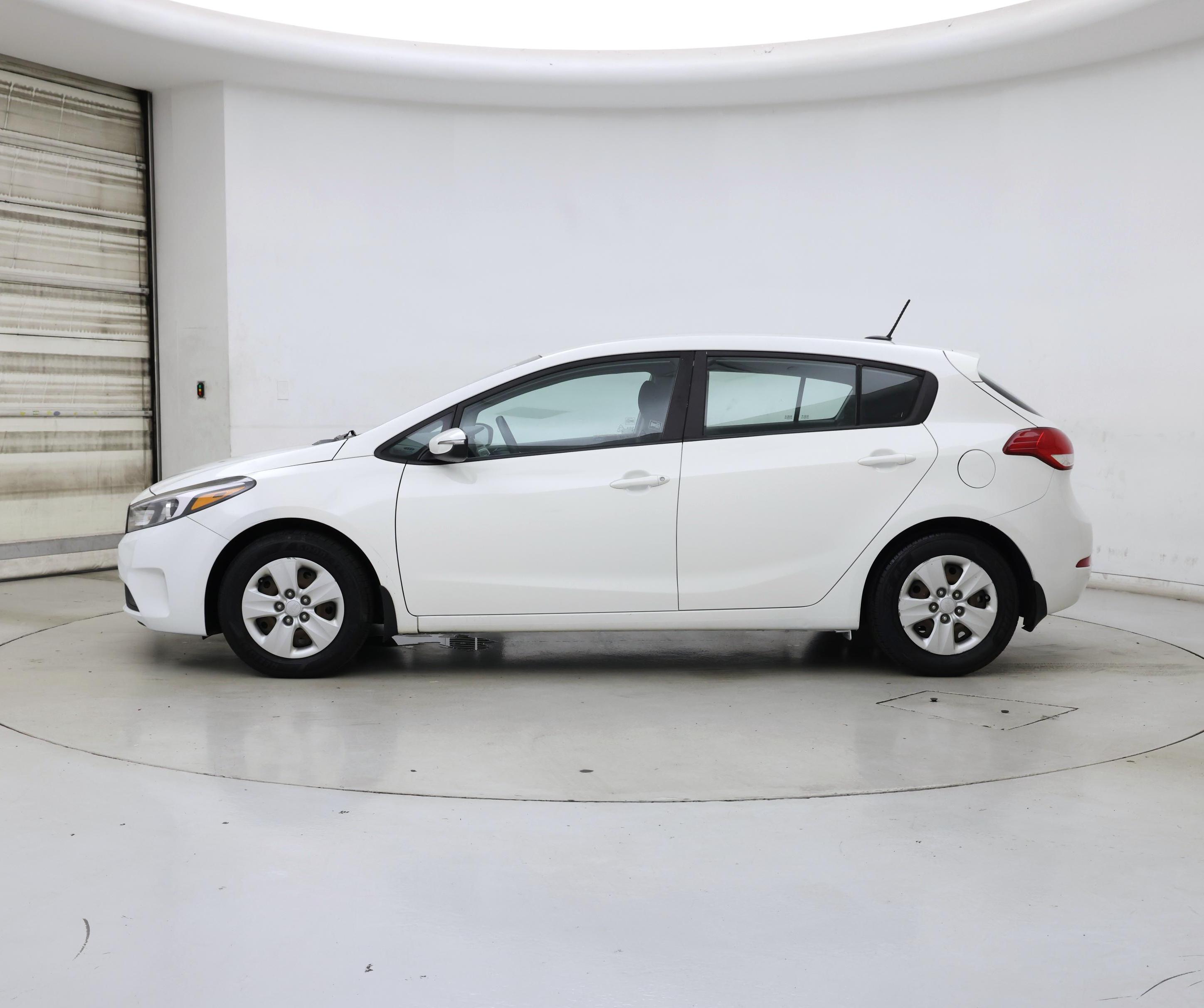 Thumbnail: 2017 Kia Forte - 3