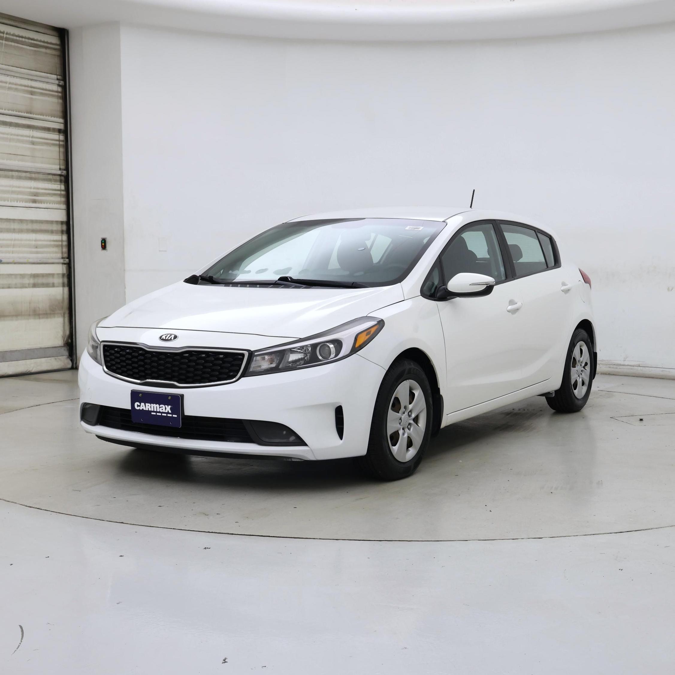 Thumbnail: 2017 Kia Forte - 4