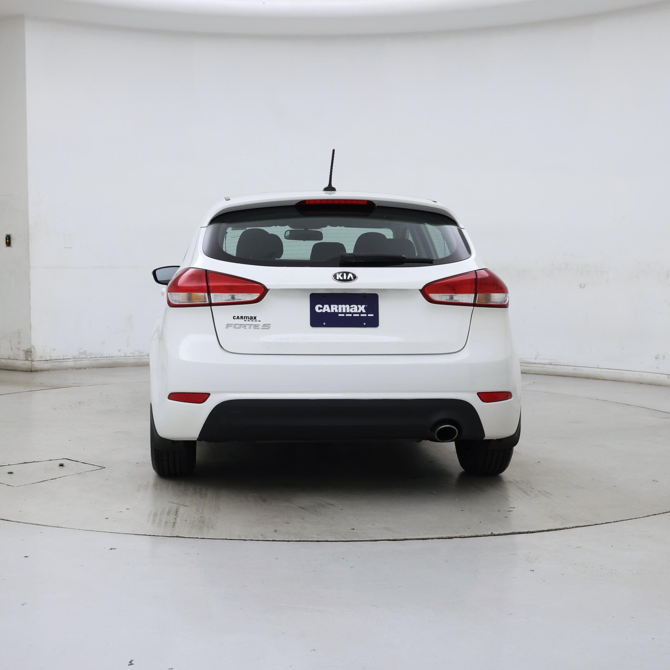 Thumbnail: 2017 Kia Forte - 6
