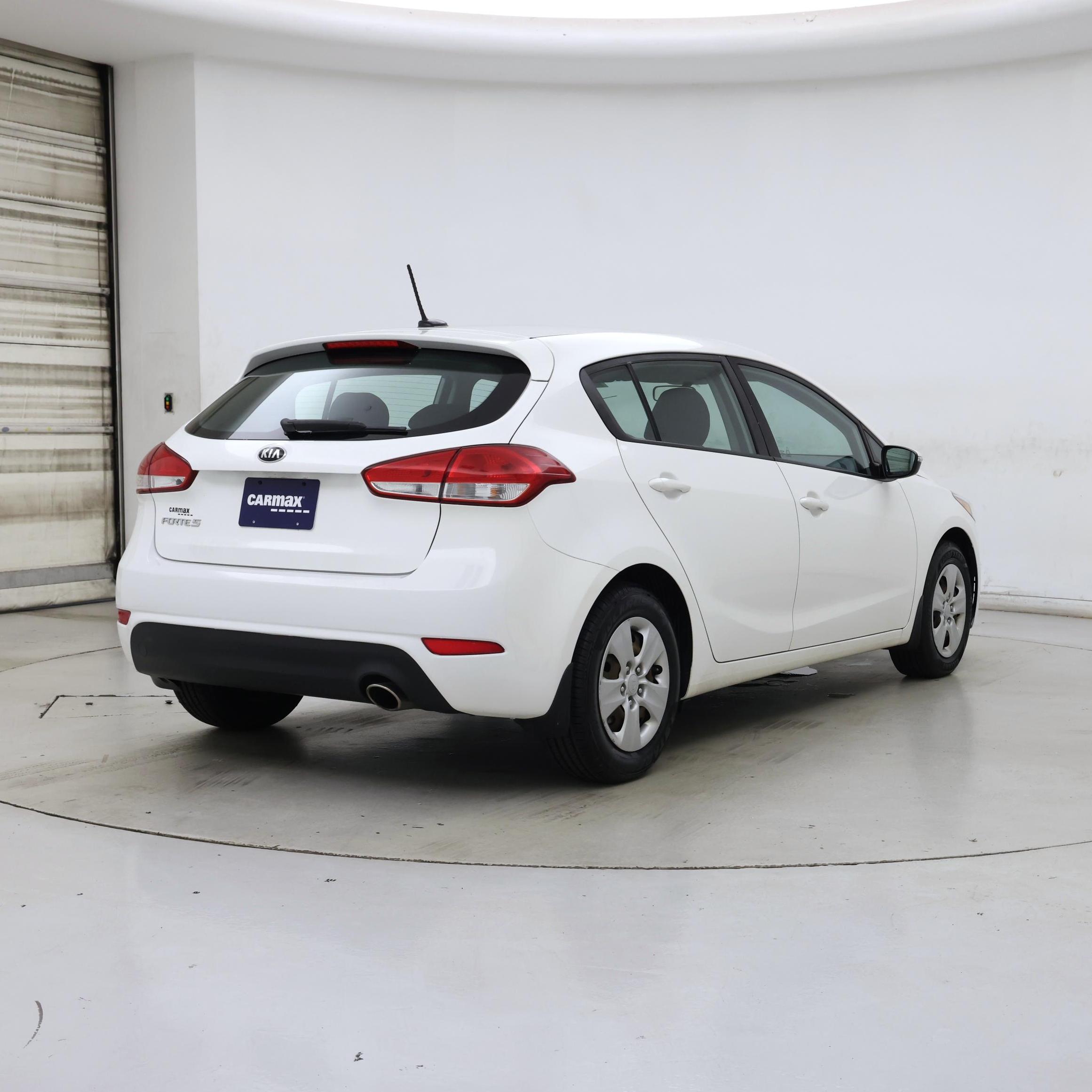 Thumbnail: 2017 Kia Forte - 8