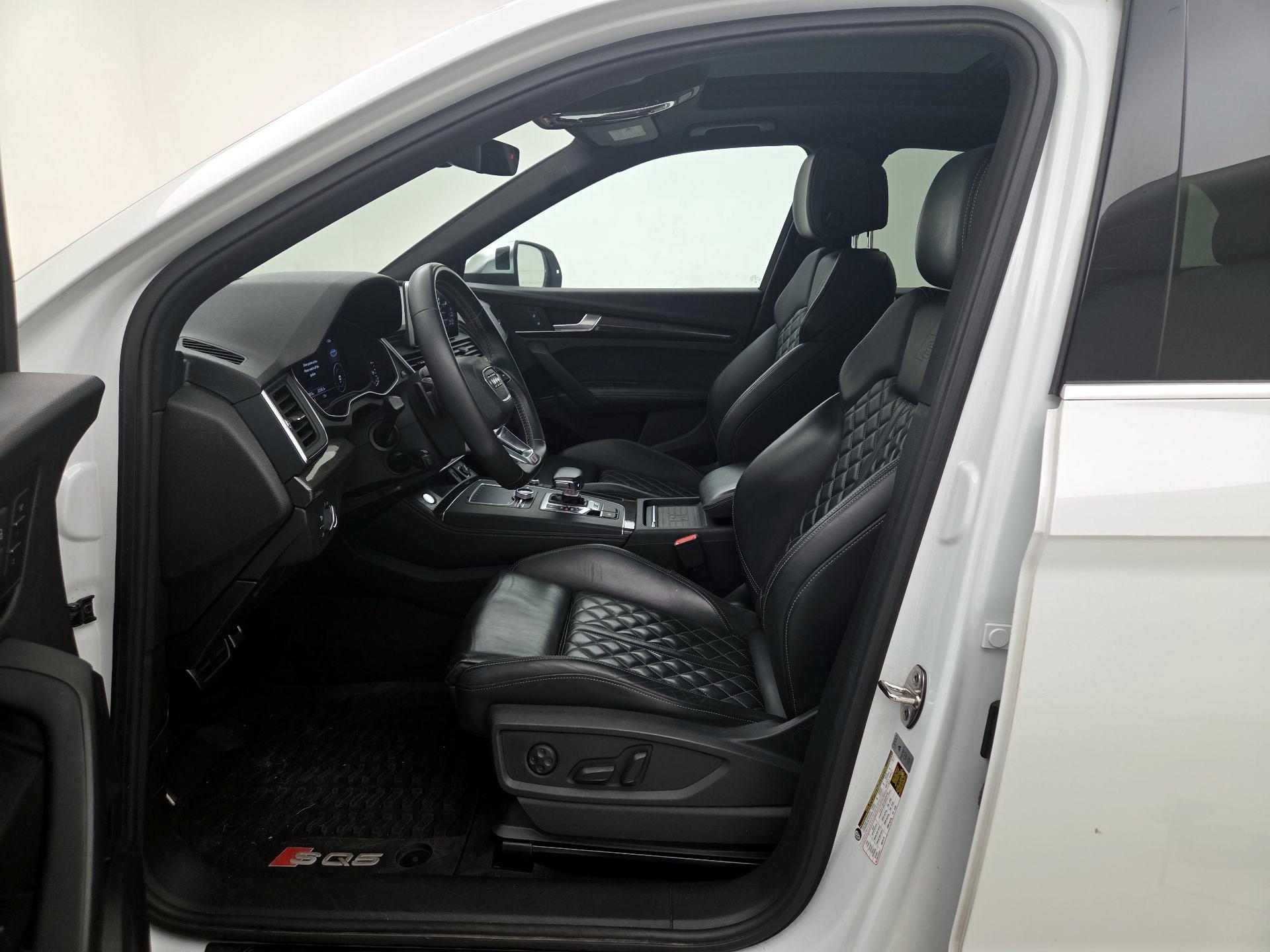 Thumbnail: 2019 Audi SQ5 - 11