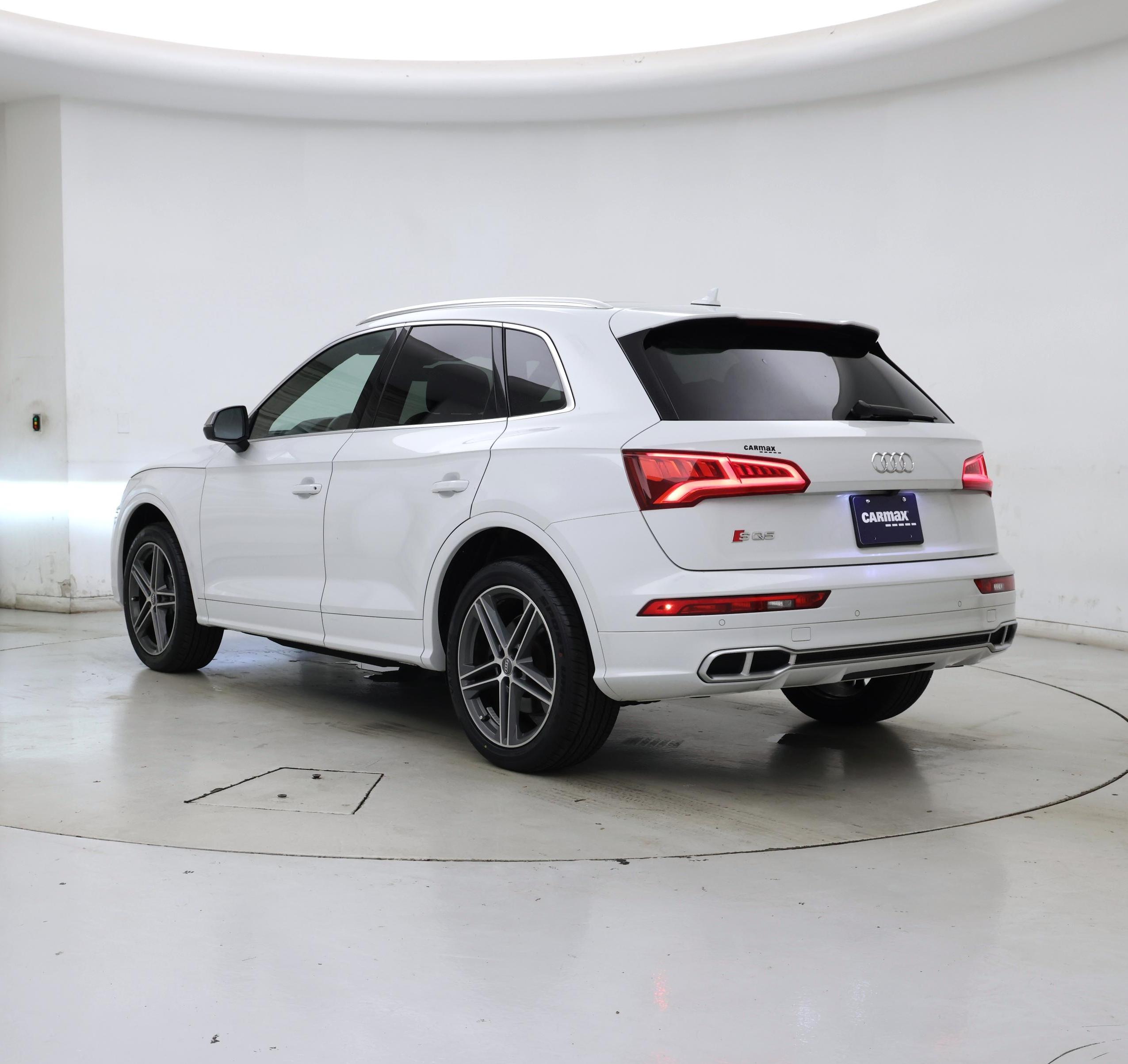 Thumbnail: 2019 Audi SQ5 - 2