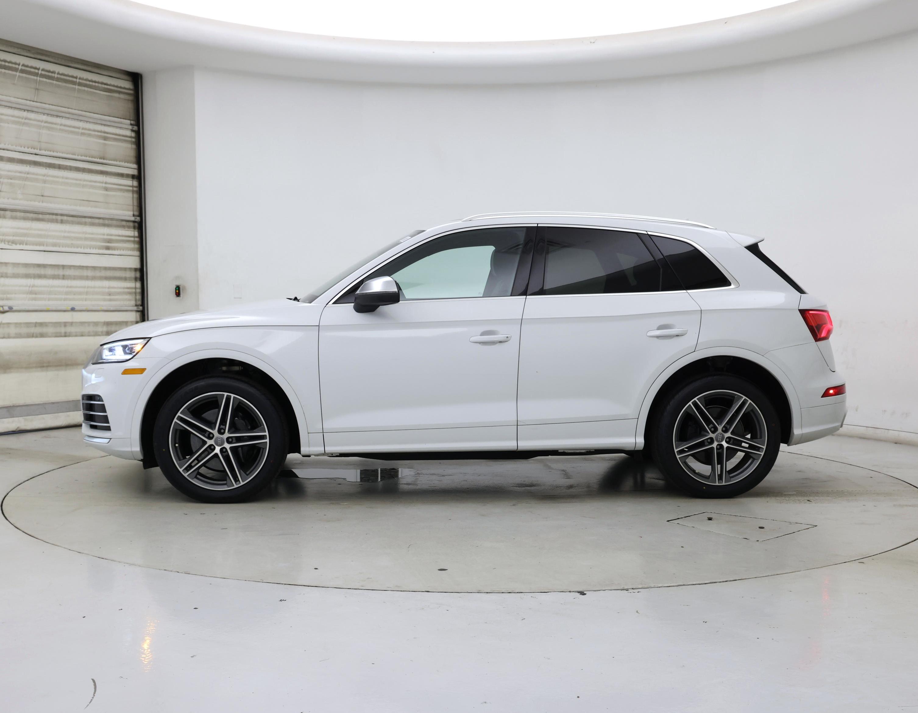 Thumbnail: 2019 Audi SQ5 - 3