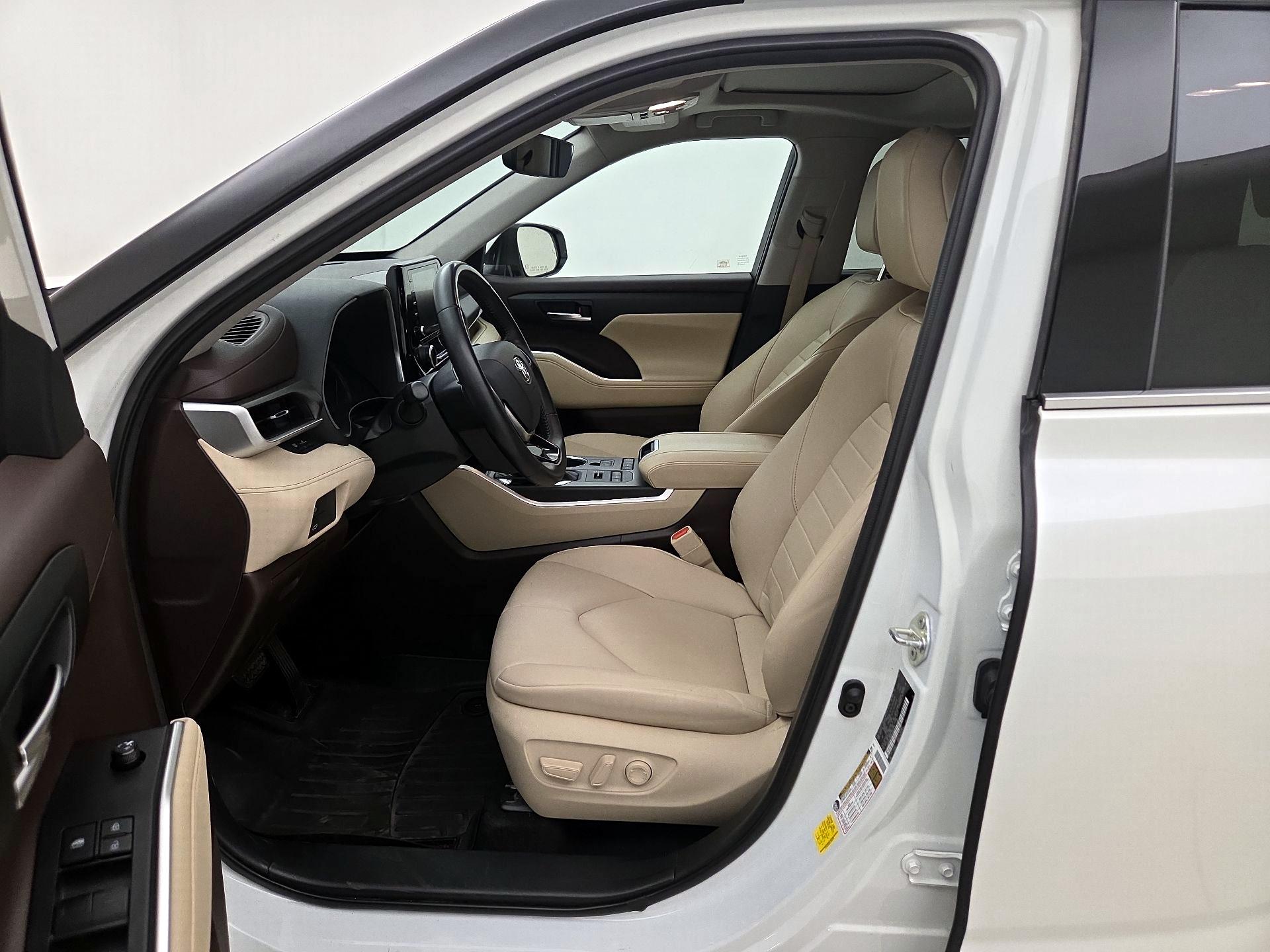 Thumbnail: 2020 Toyota Highlander - 11
