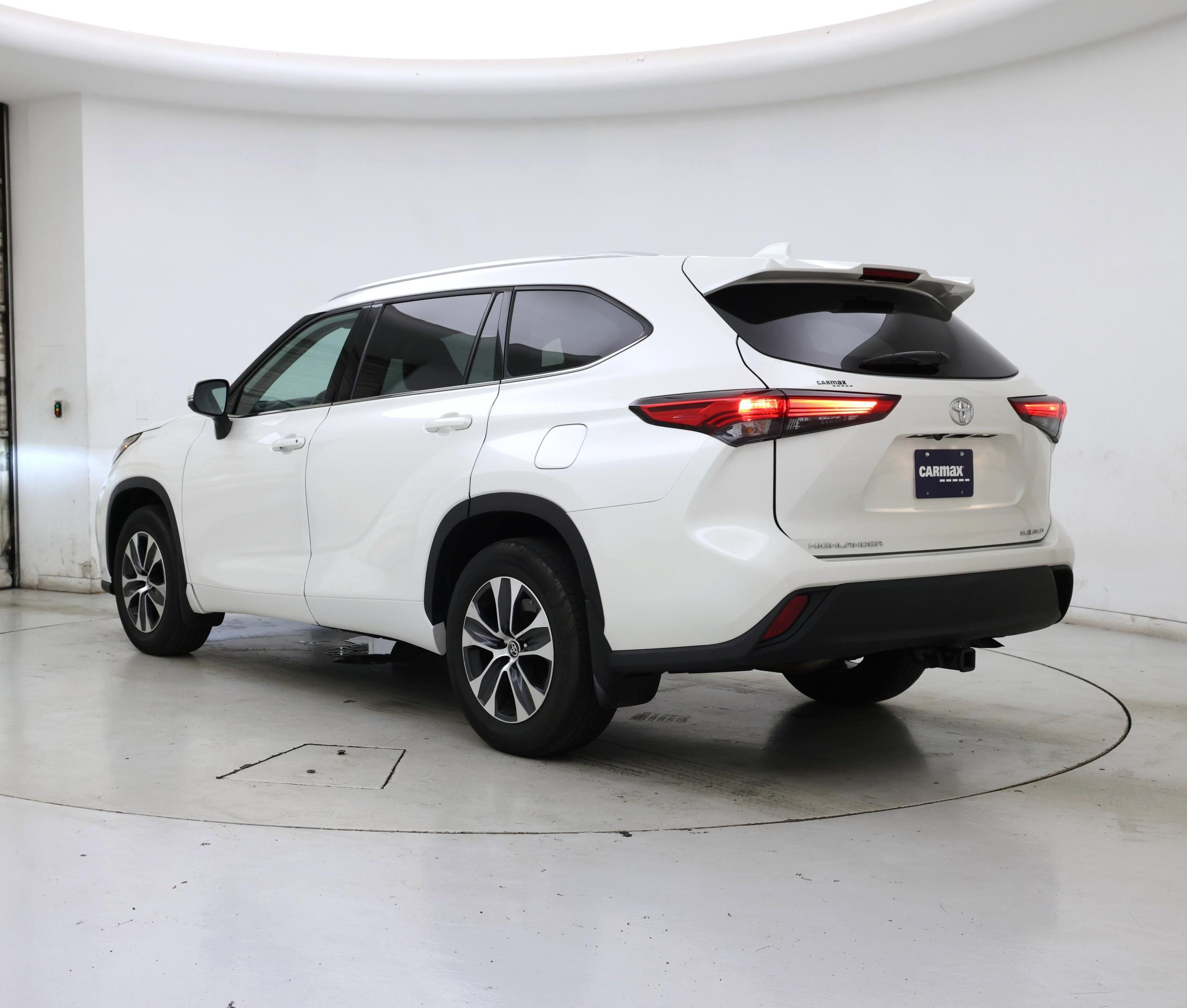 Thumbnail: 2020 Toyota Highlander - 2
