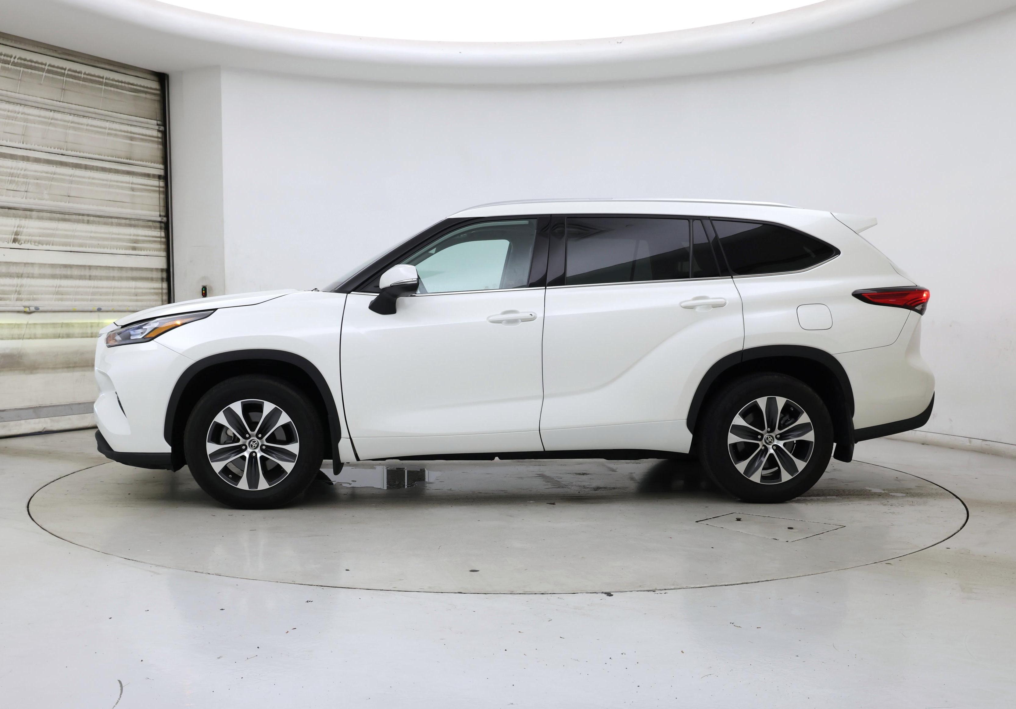 Thumbnail: 2020 Toyota Highlander - 3