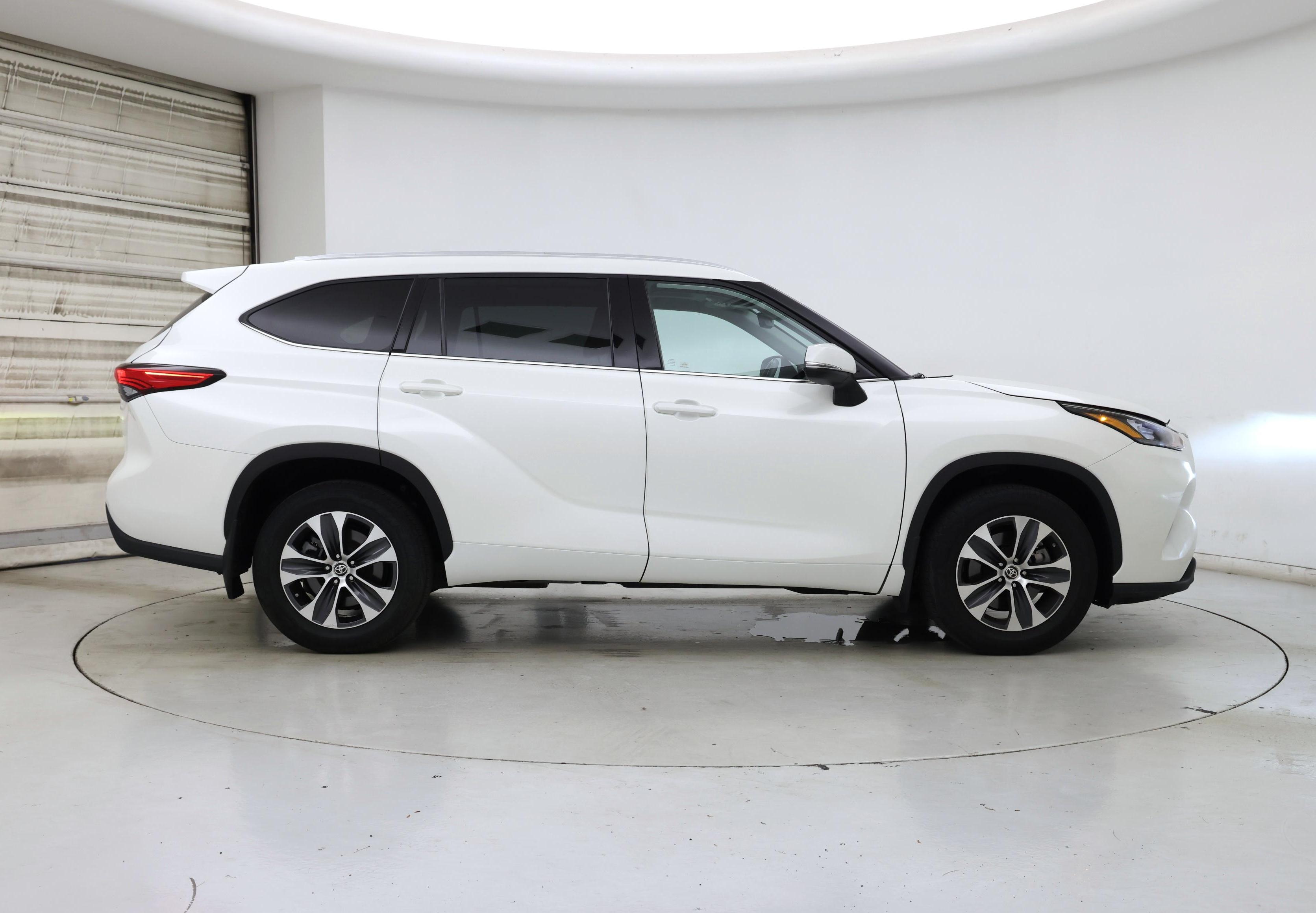 Thumbnail: 2020 Toyota Highlander - 7