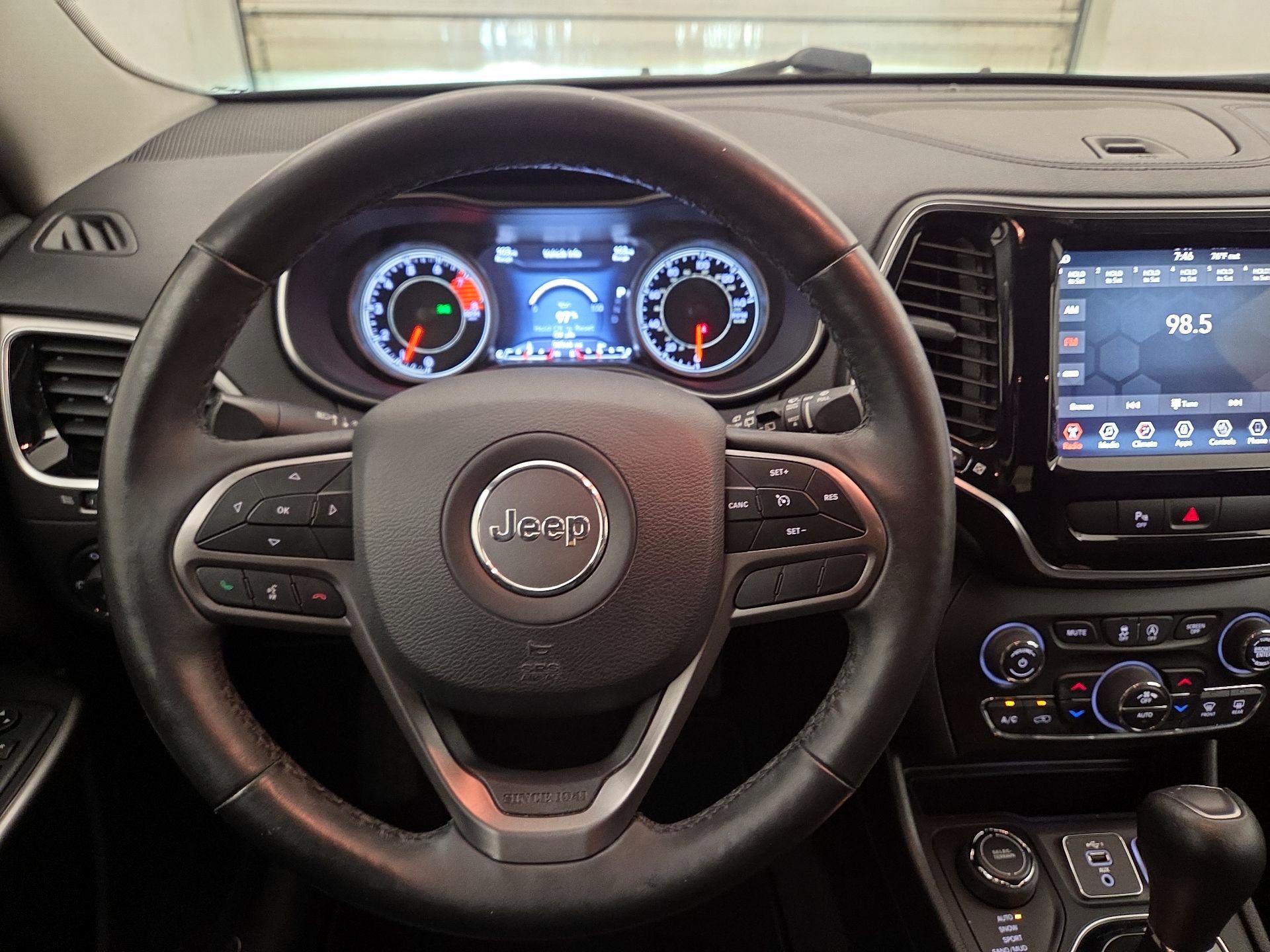 Thumbnail: 2019 Jeep Cherokee - 10