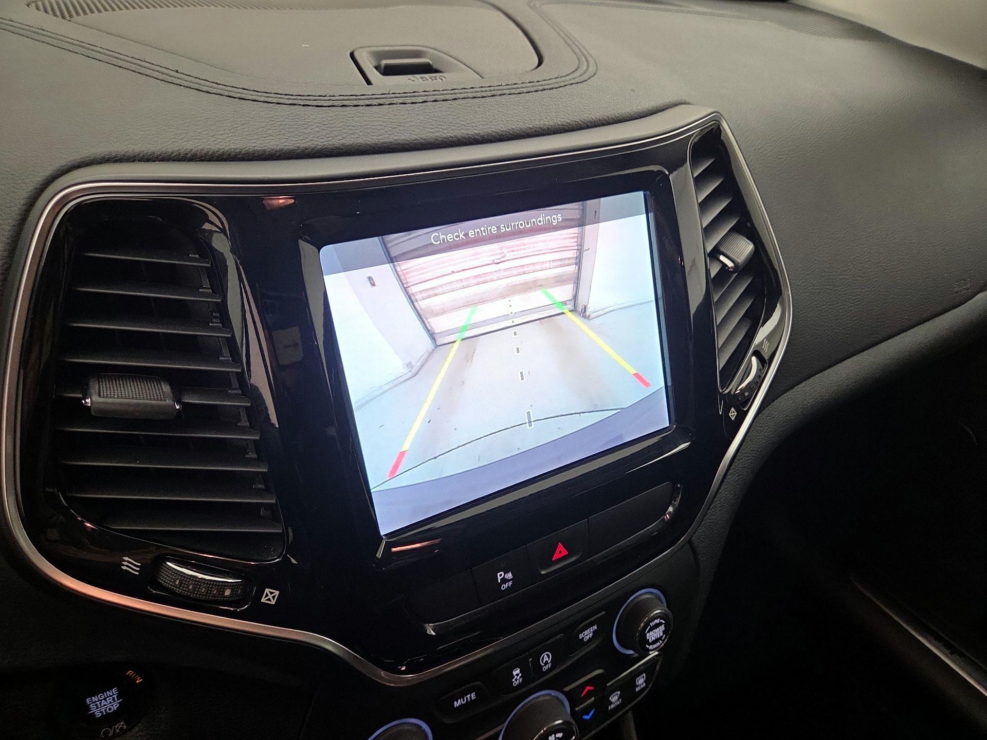 Thumbnail: 2019 Jeep Cherokee - 14