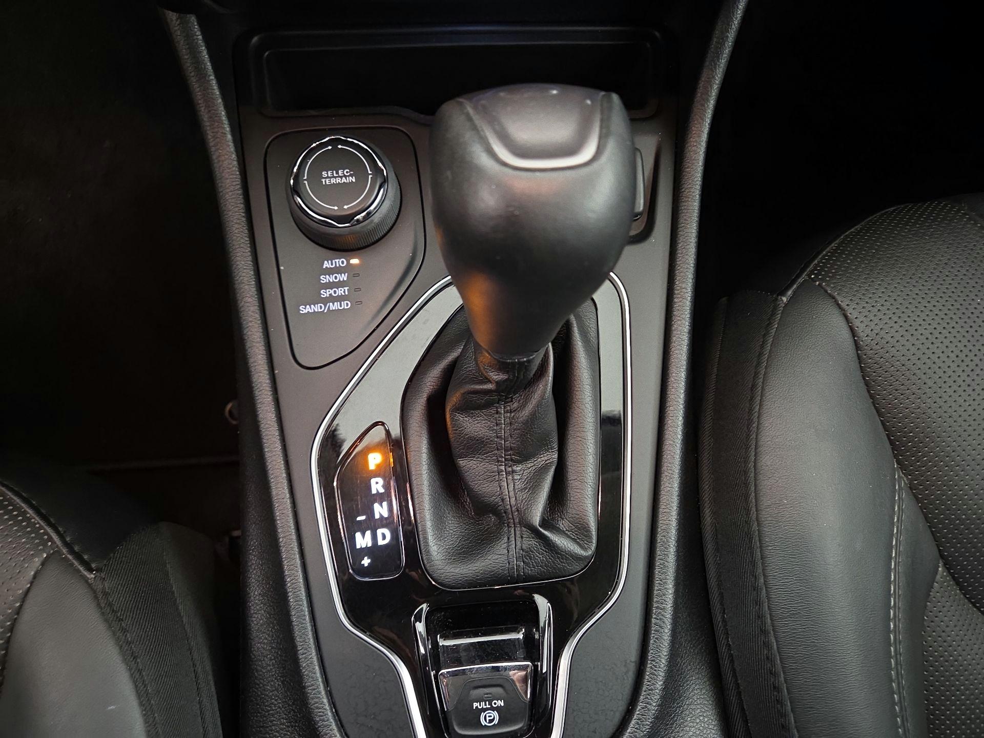 Thumbnail: 2019 Jeep Cherokee - 17