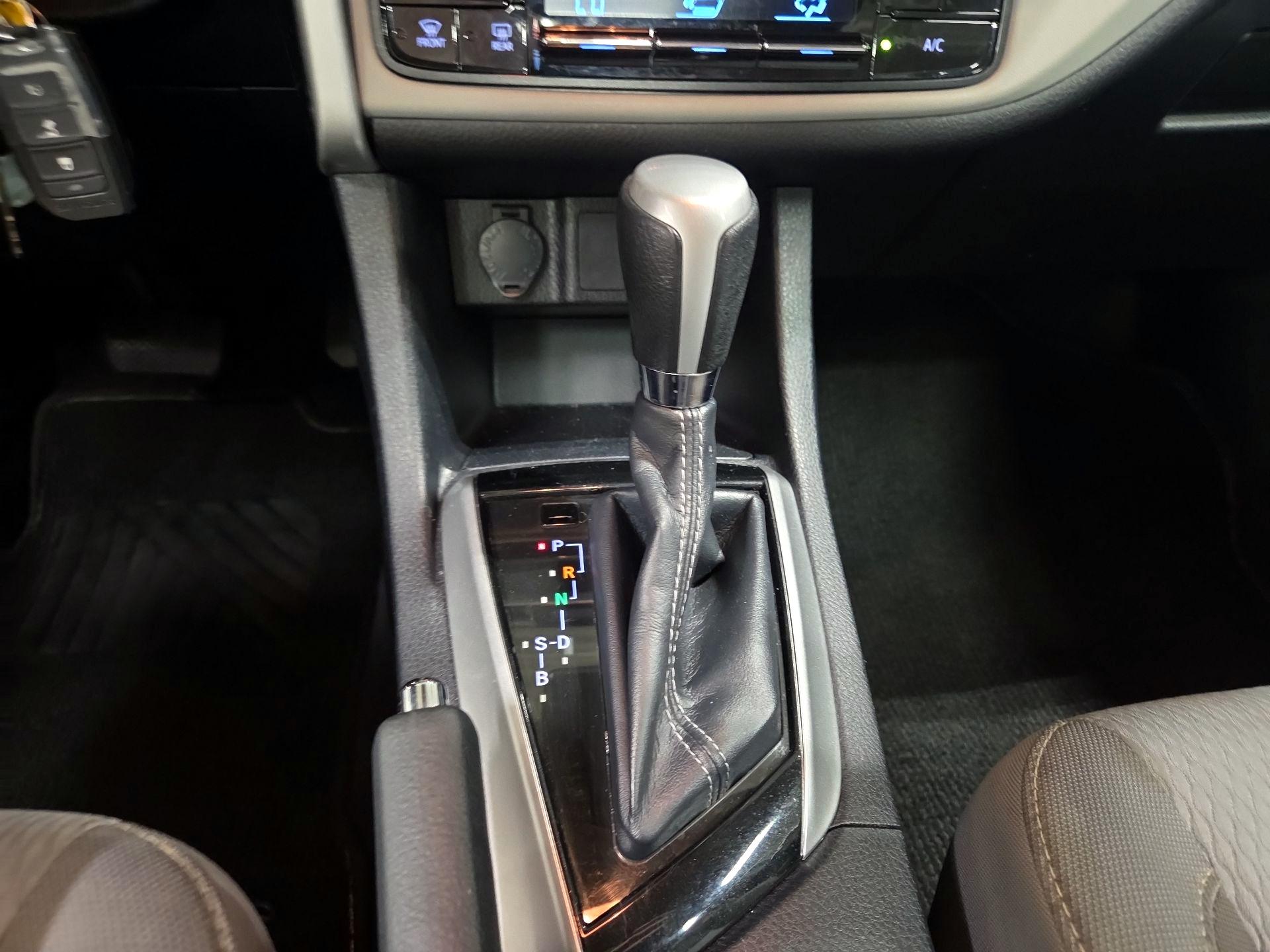 Thumbnail: 2018 Toyota Corolla - 17