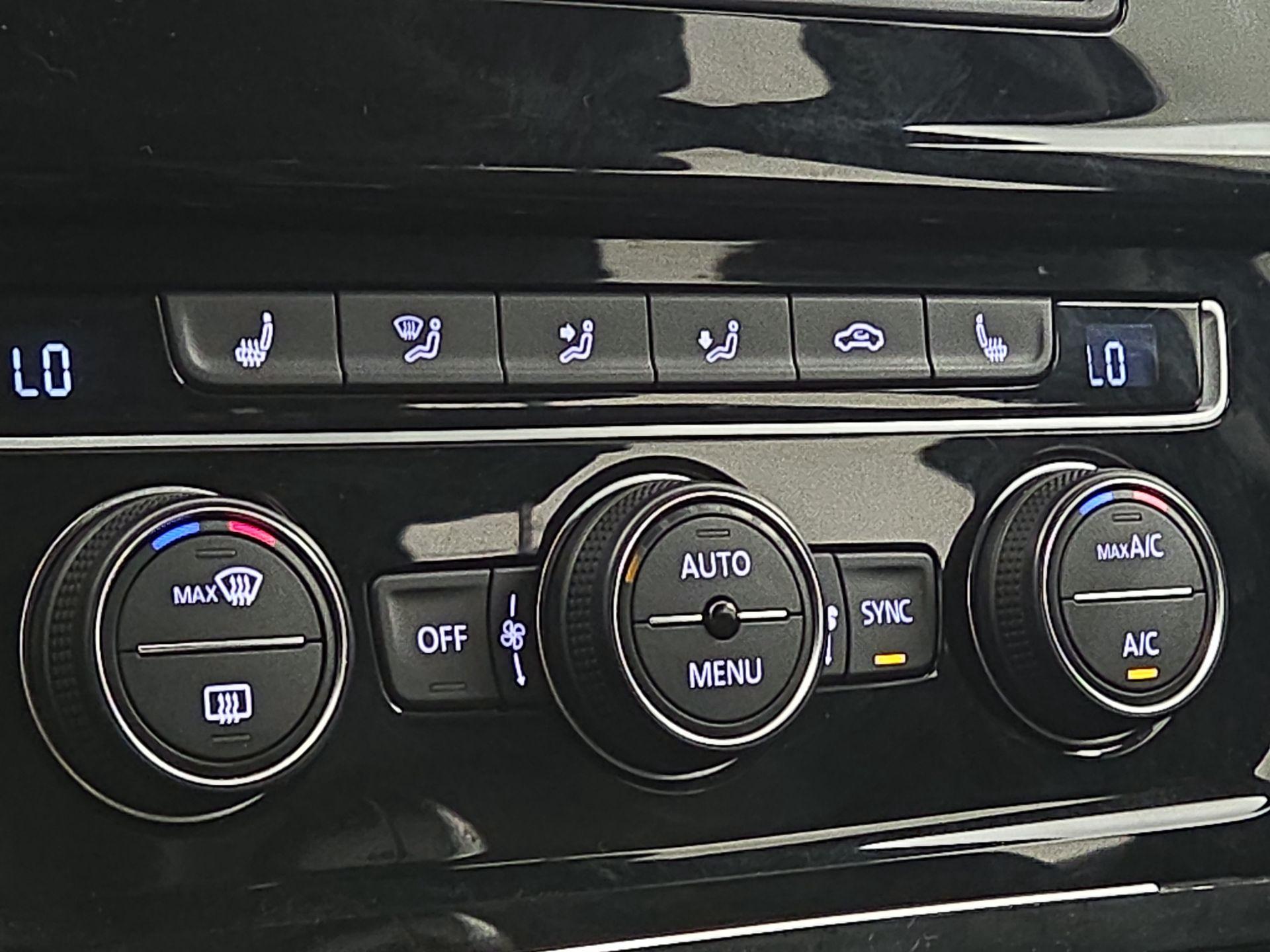 Thumbnail: 2016 Volkswagen Golf - 16