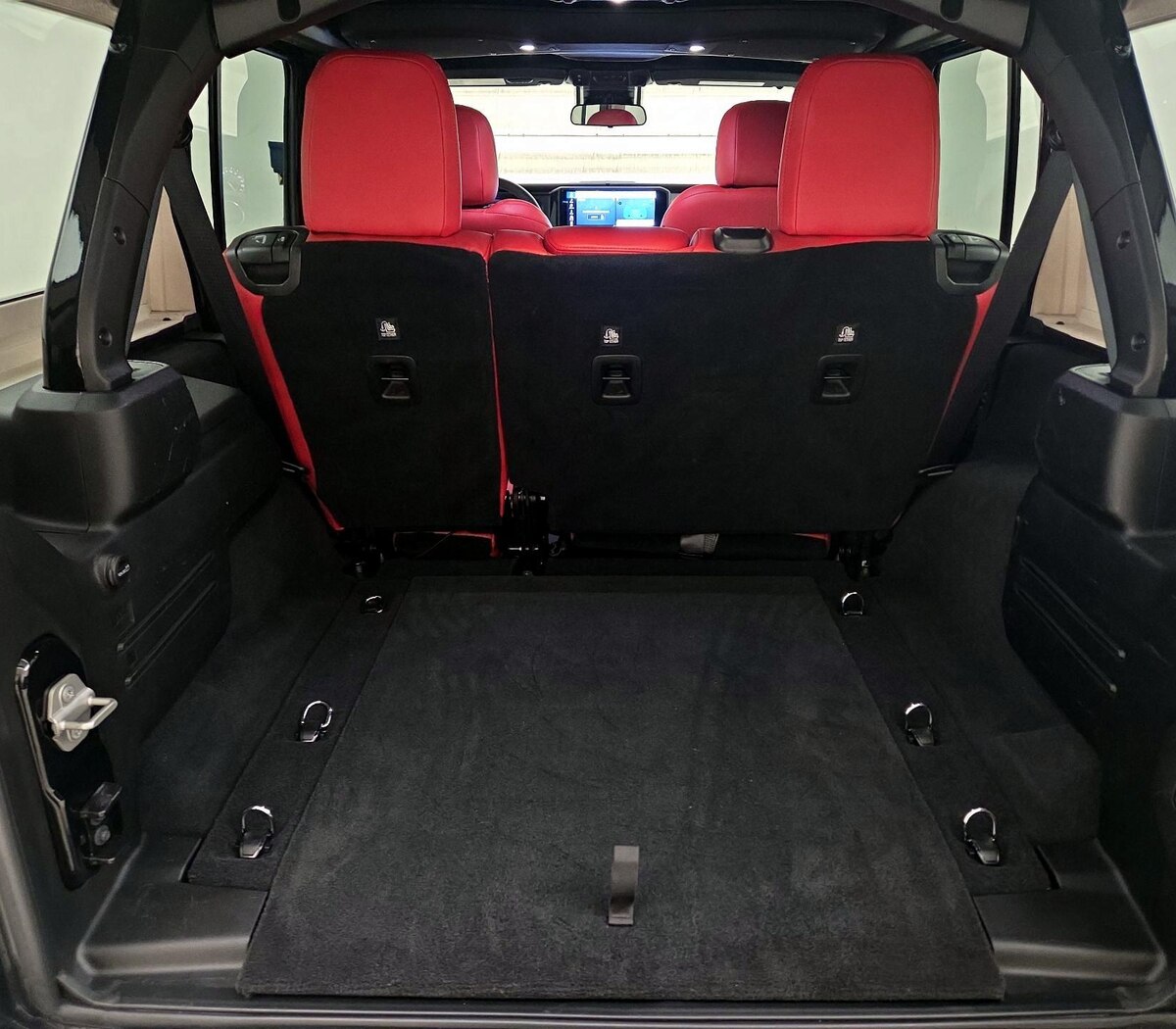 Trunk/Cargo (Seats Up)