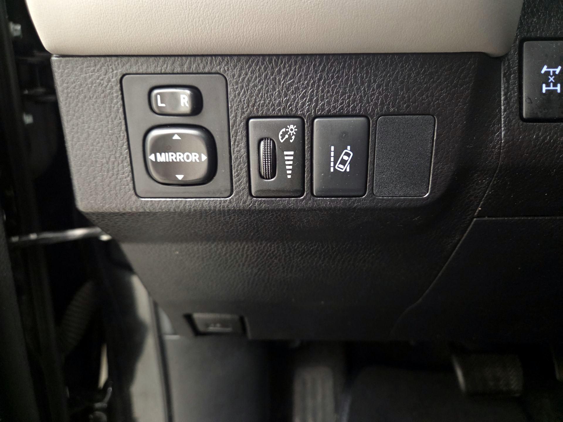 Thumbnail: 2017 Toyota RAV4 - 13