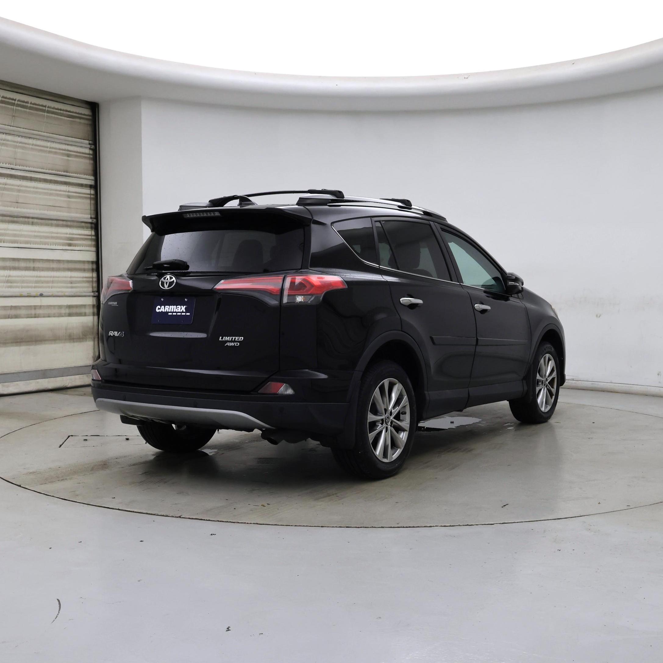 Thumbnail: 2017 Toyota RAV4 - 8