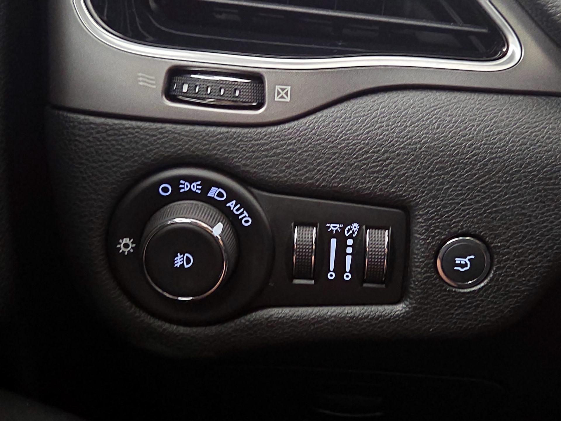 Thumbnail: 2020 Jeep Cherokee - 13