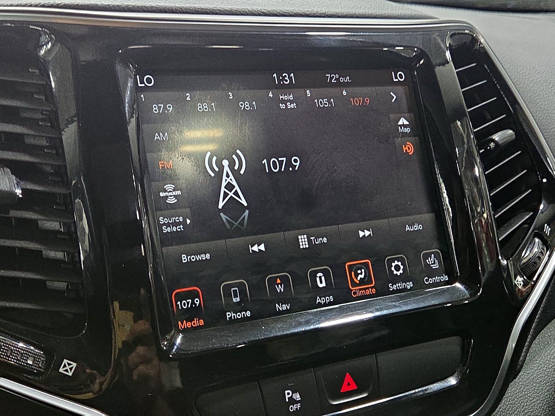 Thumbnail: 2020 Jeep Cherokee - 16