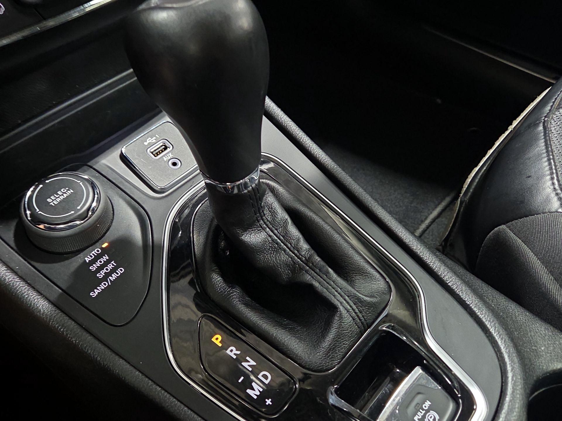 Thumbnail: 2020 Jeep Cherokee - 18