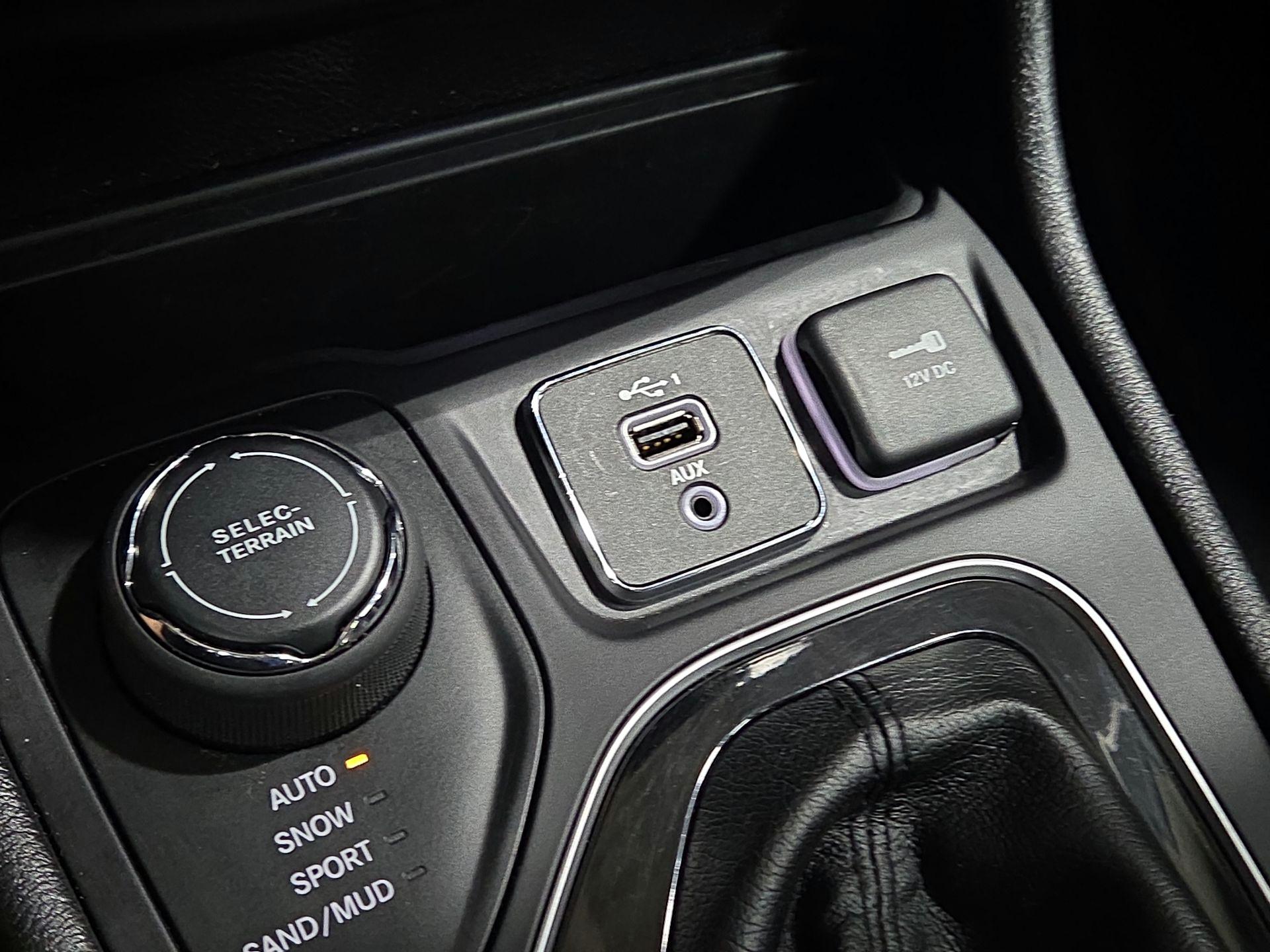 Thumbnail: 2020 Jeep Cherokee - 19