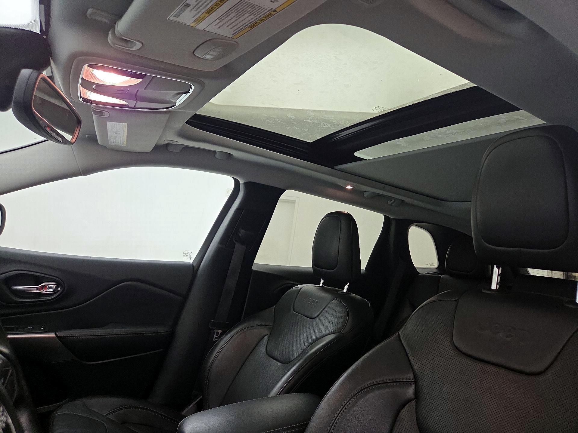 Thumbnail: 2020 Jeep Cherokee - 20