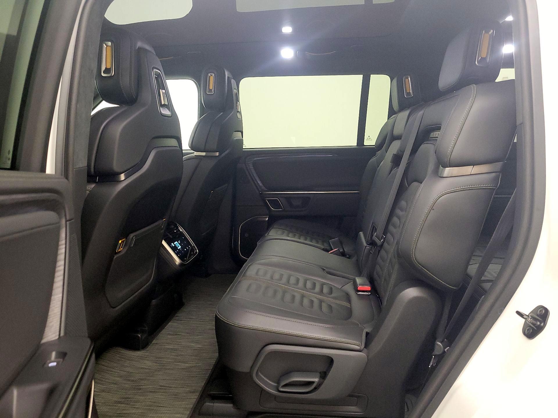 Thumbnail: 2023 Rivian R1S - 18