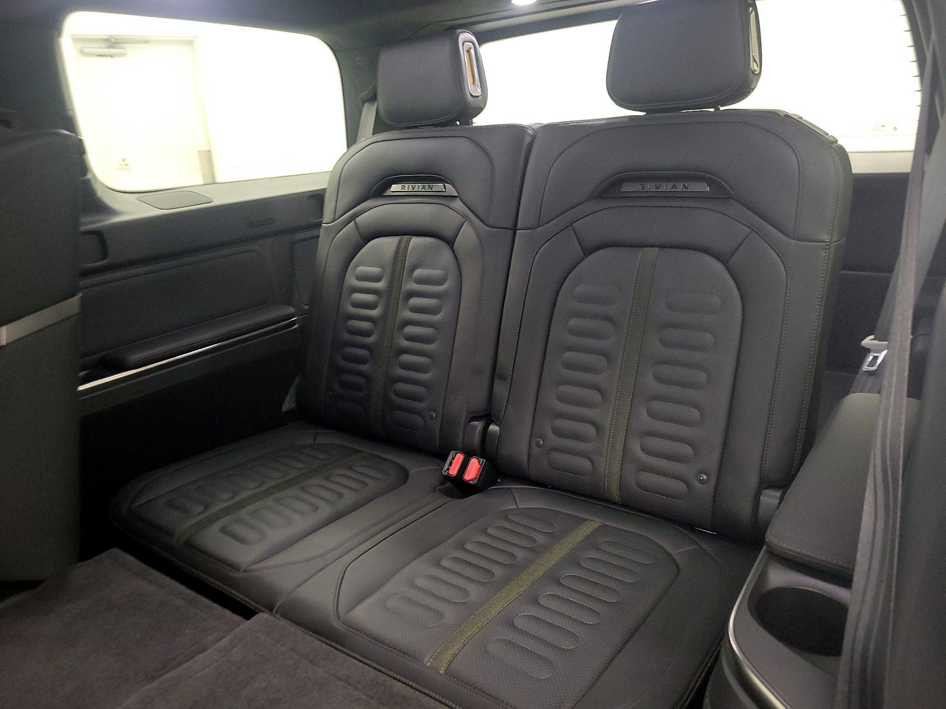 Thumbnail: 2023 Rivian R1S - 19