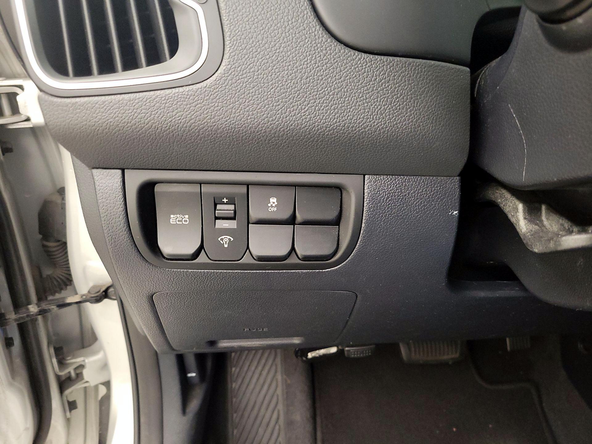 Thumbnail: 2016 Kia Rio - 11