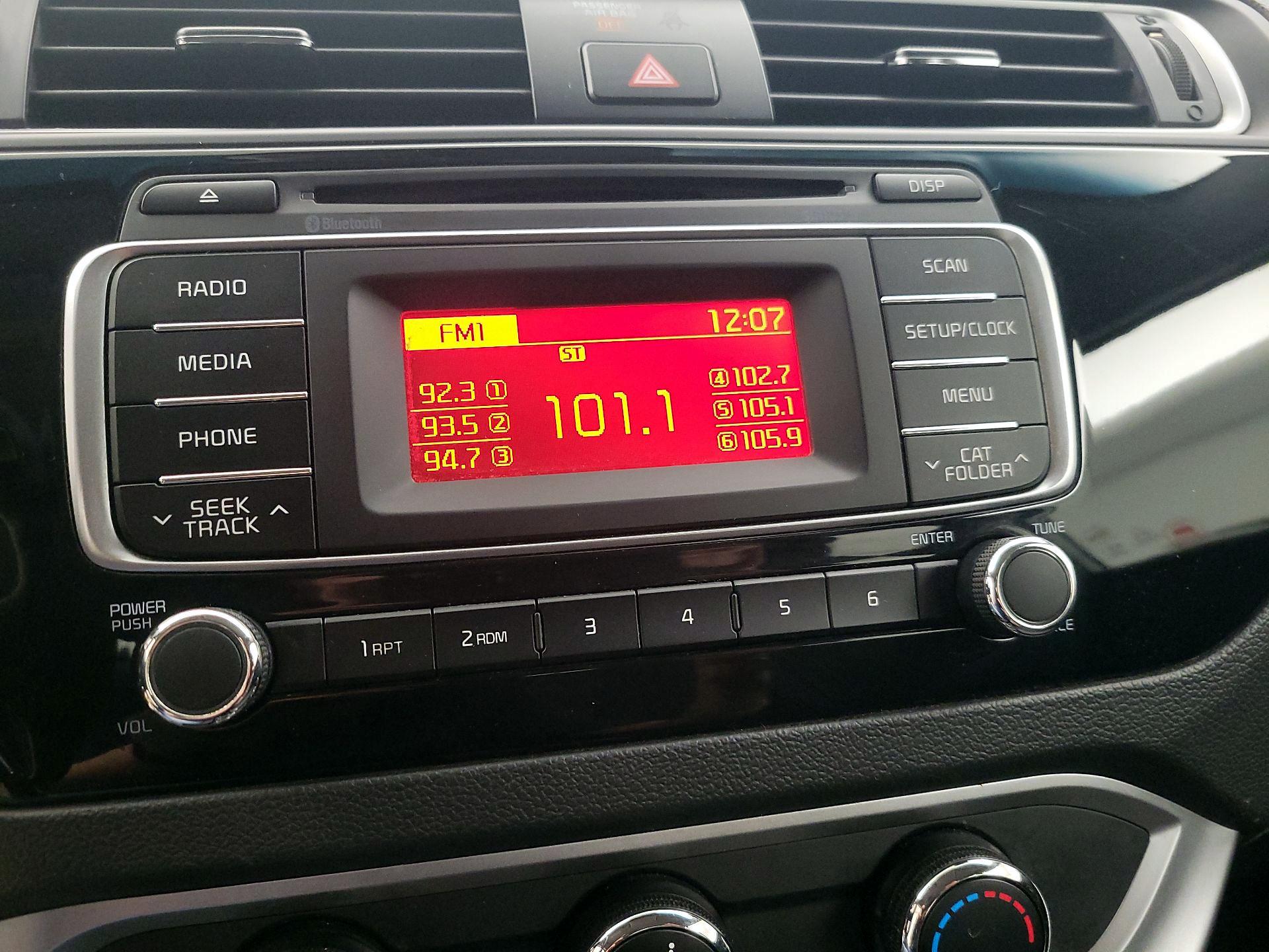 Thumbnail: 2016 Kia Rio - 12