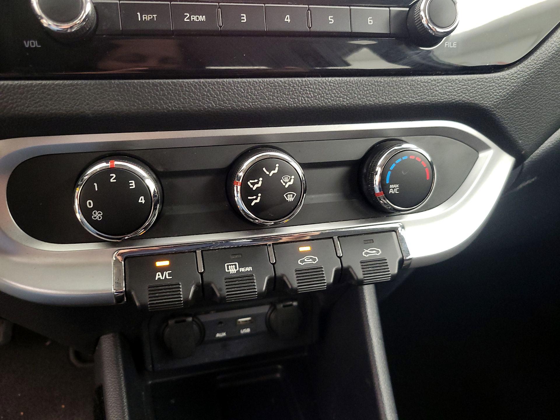 Thumbnail: 2016 Kia Rio - 13