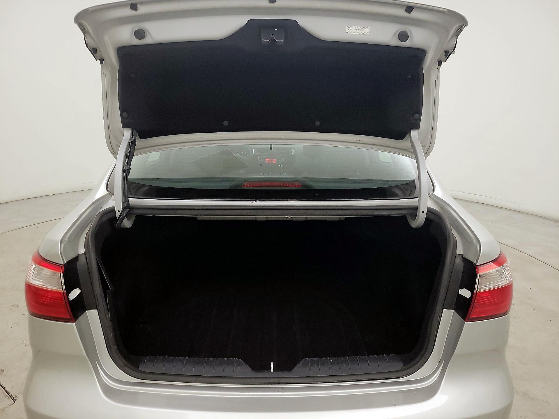 Thumbnail: 2016 Kia Rio - 17