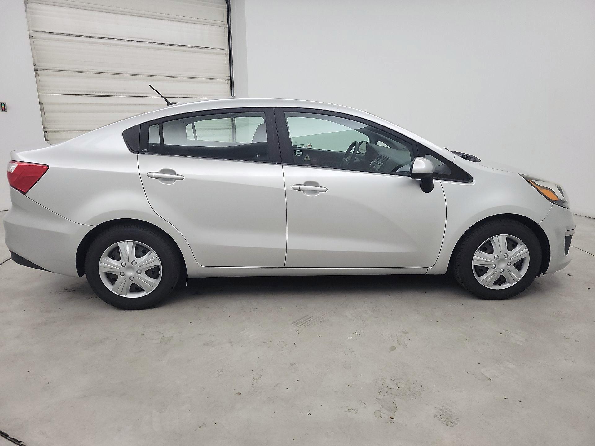 Thumbnail: 2016 Kia Rio - 4