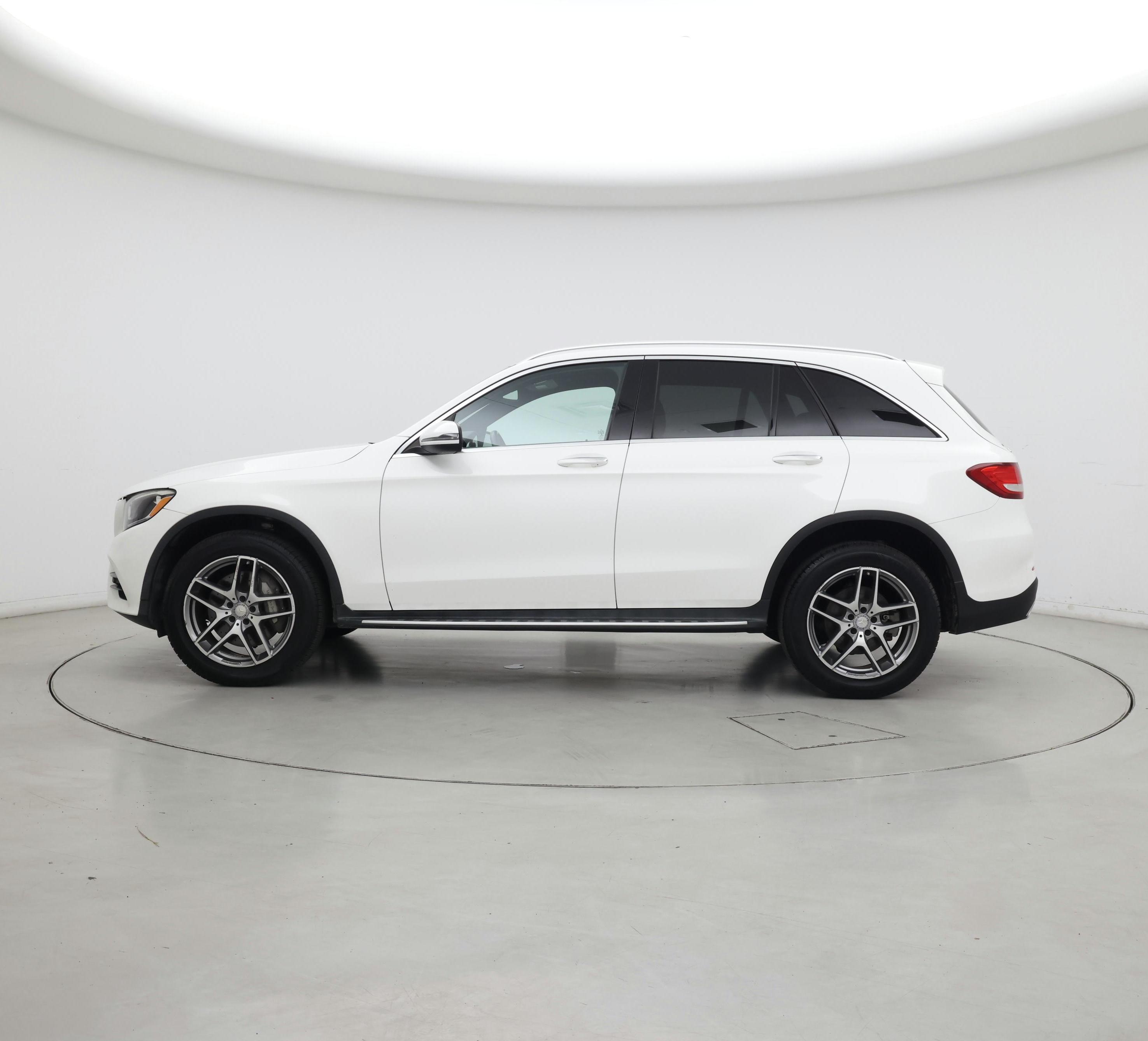 Thumbnail: 2016 Mercedes-Benz GLC - 3