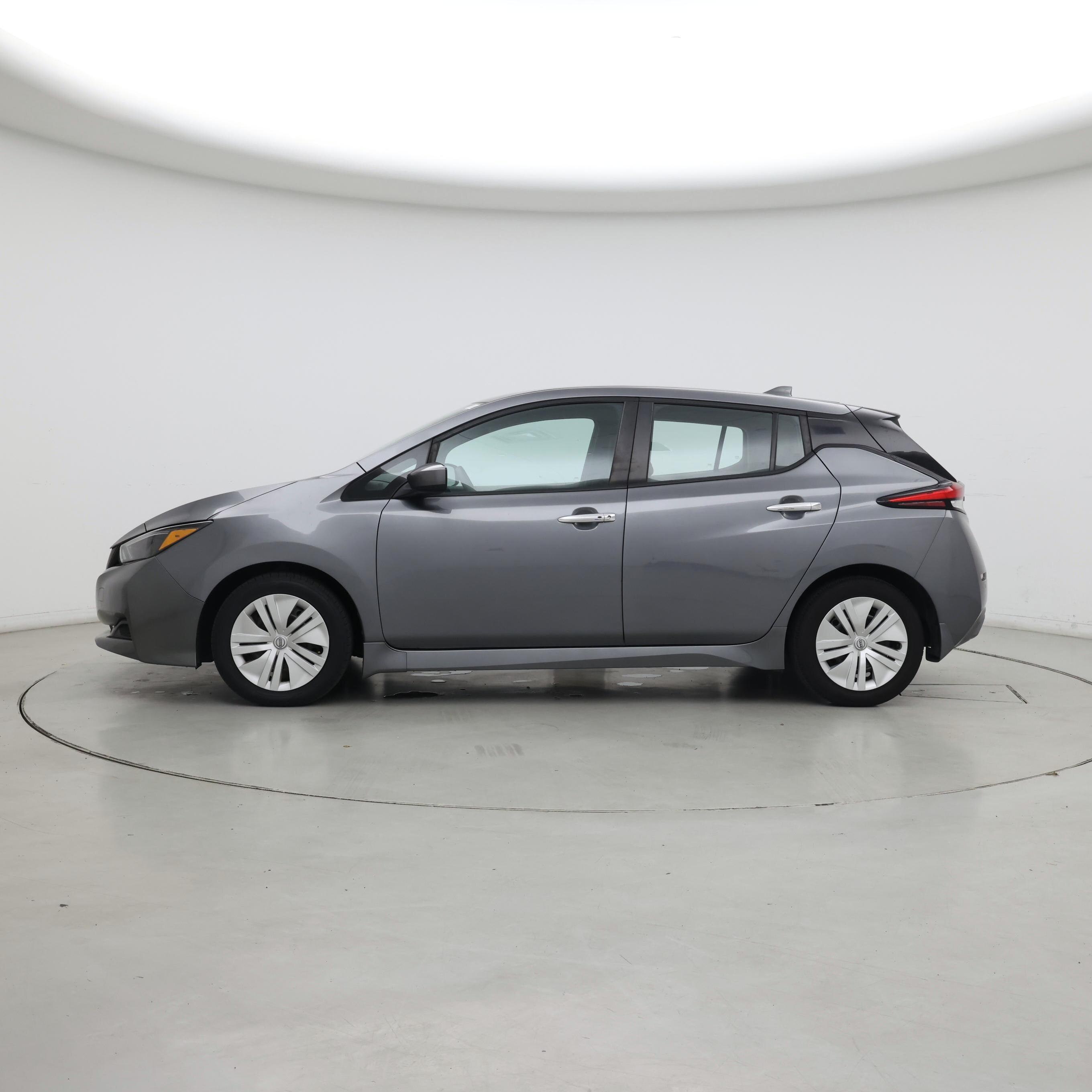 Thumbnail: 2023 Nissan Leaf - 3