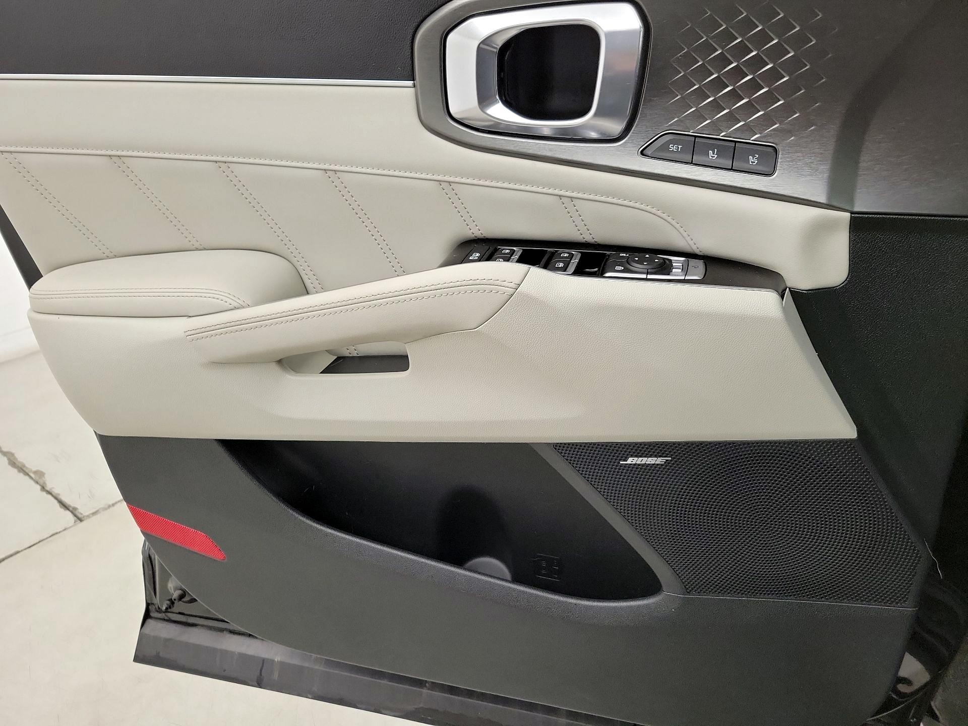 Thumbnail: 2023 Kia Sorento - 12